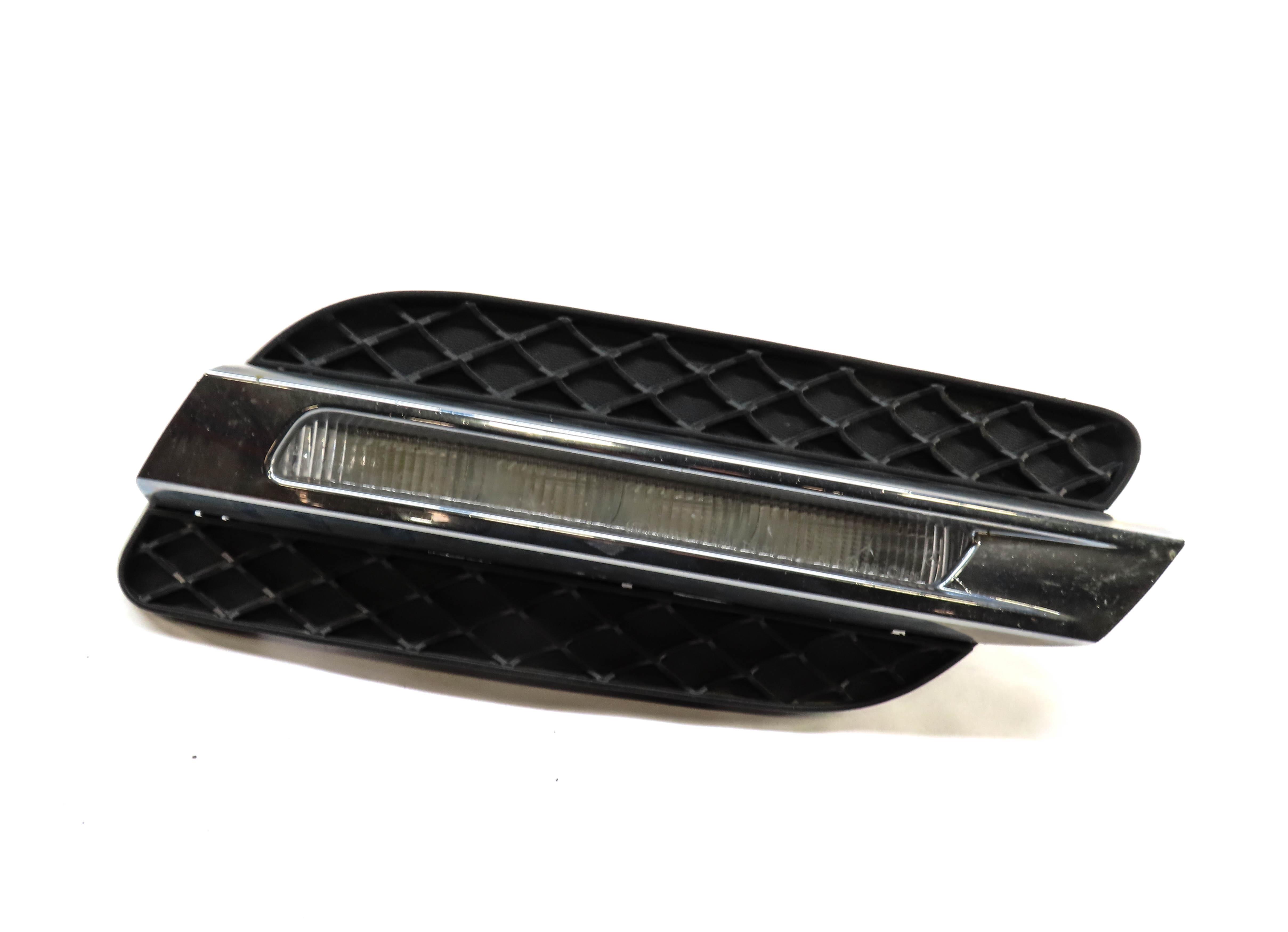 2012 MERCEDES ML350 ML550 (W166) FRONT RIGHT PASSENGER DRL FOGLIGHT LIGHT LAMP — exact item pictured