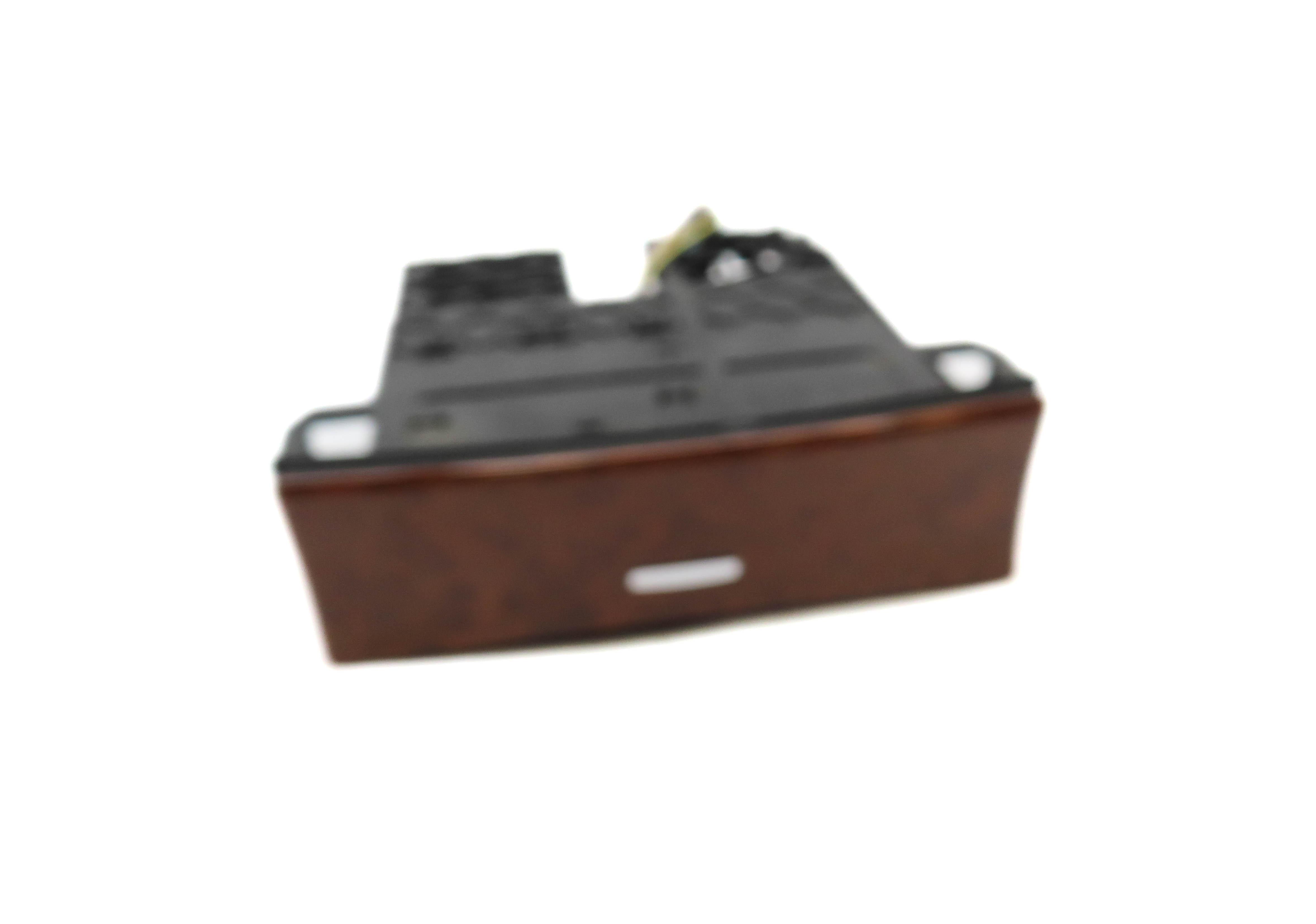2009 MERCEDES GL450 (X164) FRONT DASH ASHTRAY w/ 12V SOCKET & FINELINE WOOD TRIM — exact item pictured