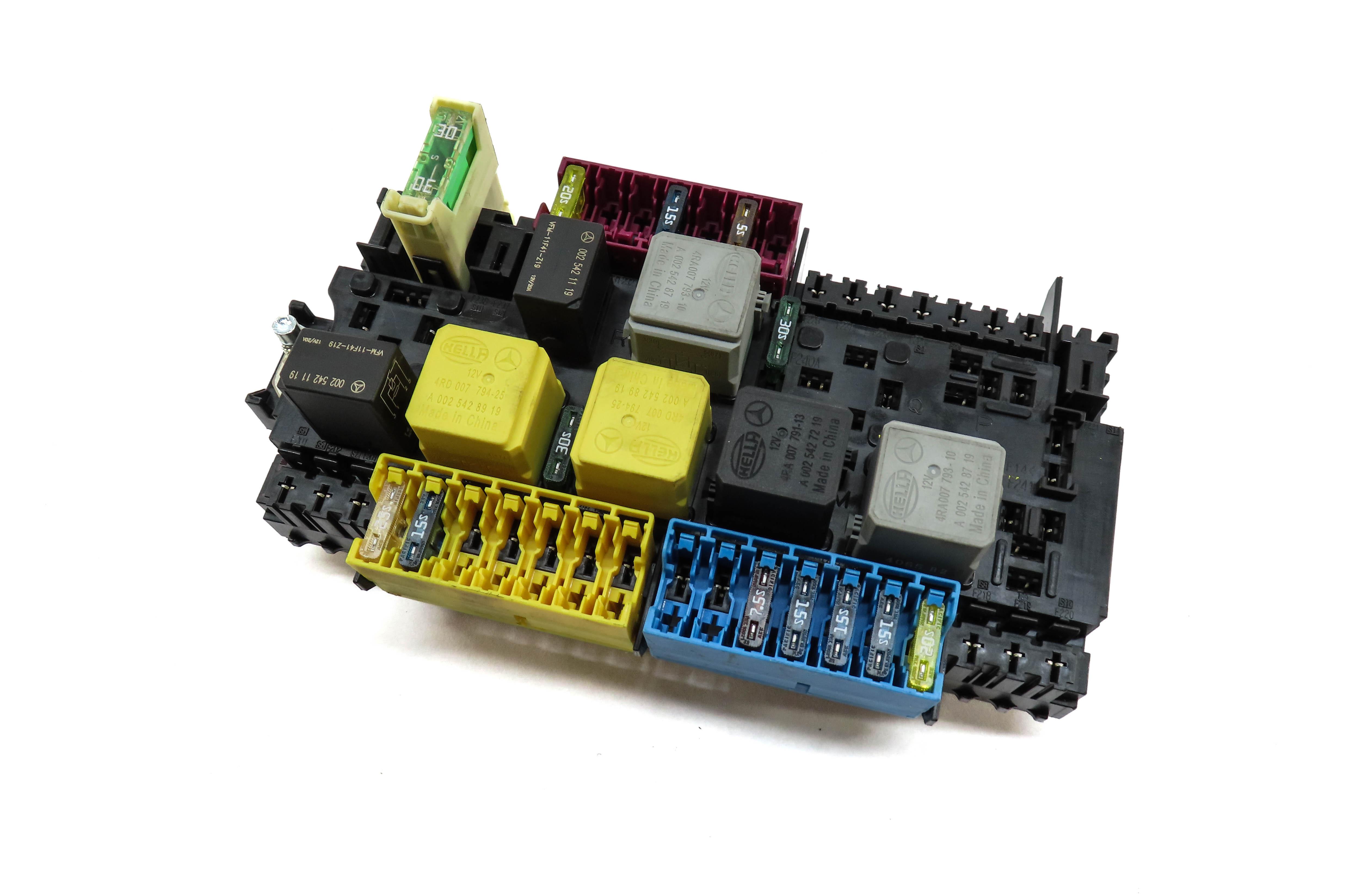 2014 MERCEDES ML350 (W166) FRONT ENGINE BAY POWER JUNCTION RELAY FUSE BOX — exact item pictured