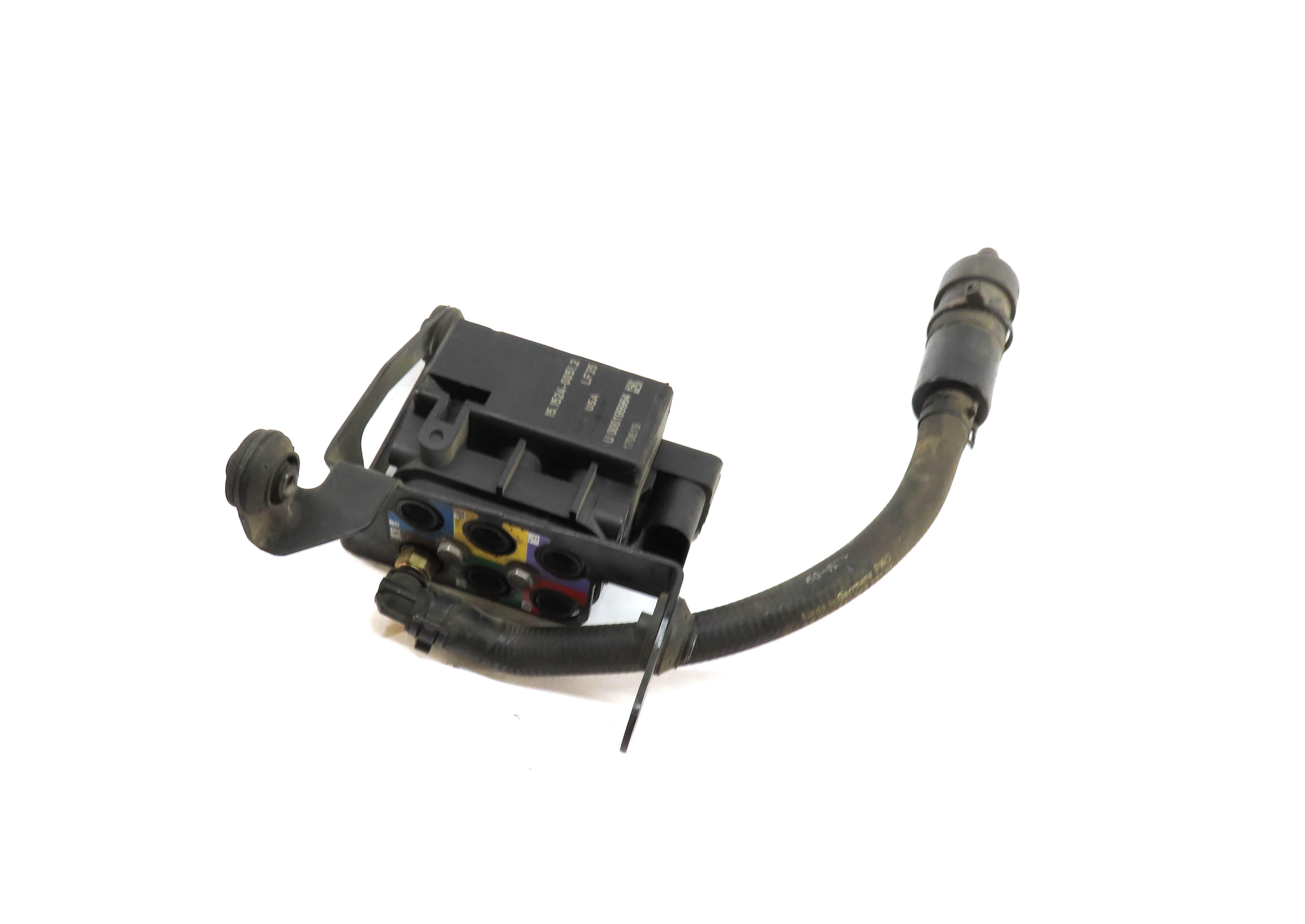 2010 PORSCHE PANAMERA (970 G1) REAR AIR SUSPENSION DISTRIBUTION VALVE BLOCK — exact item pictured