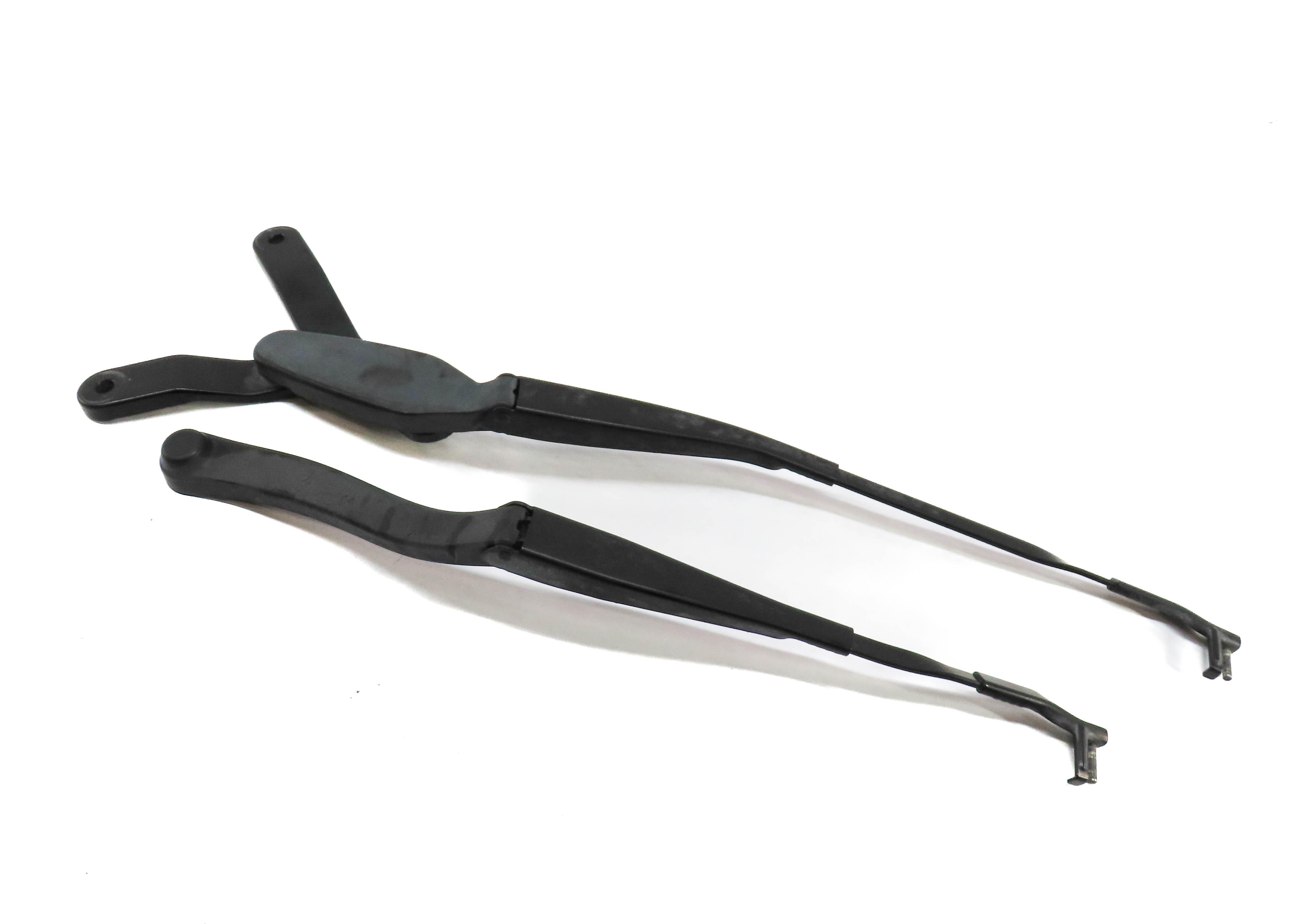12-17 MERCEDES C E CLASS (W205 W212) FRONT LEFT & RIGHT WINDSHIELD WIPER ARM SET — exact item pictured