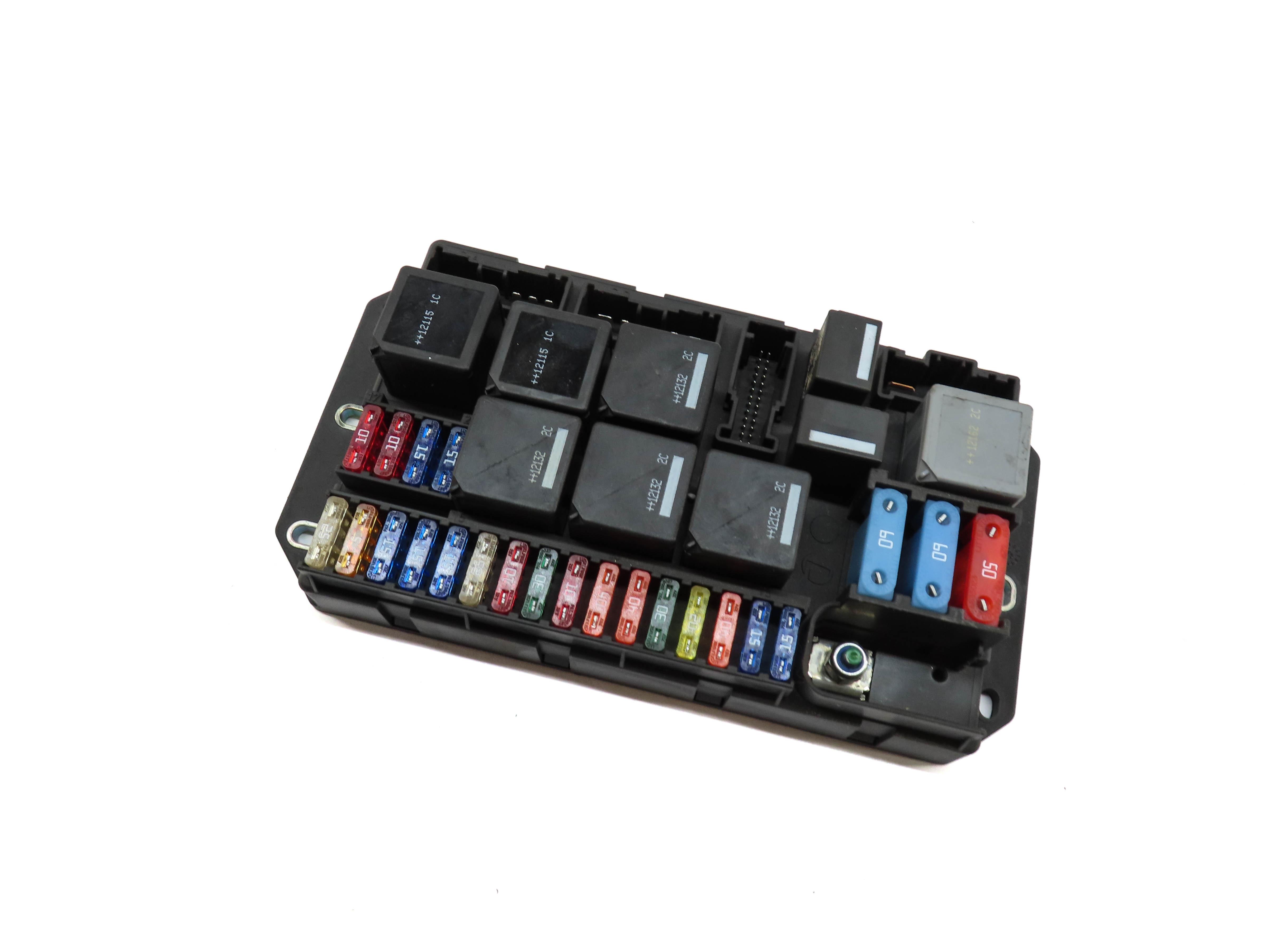 2010-2012 RANGE ROVER (L322) 5.0L SUPERCHARGED ENGINE FUSE BOX — exact item pictured