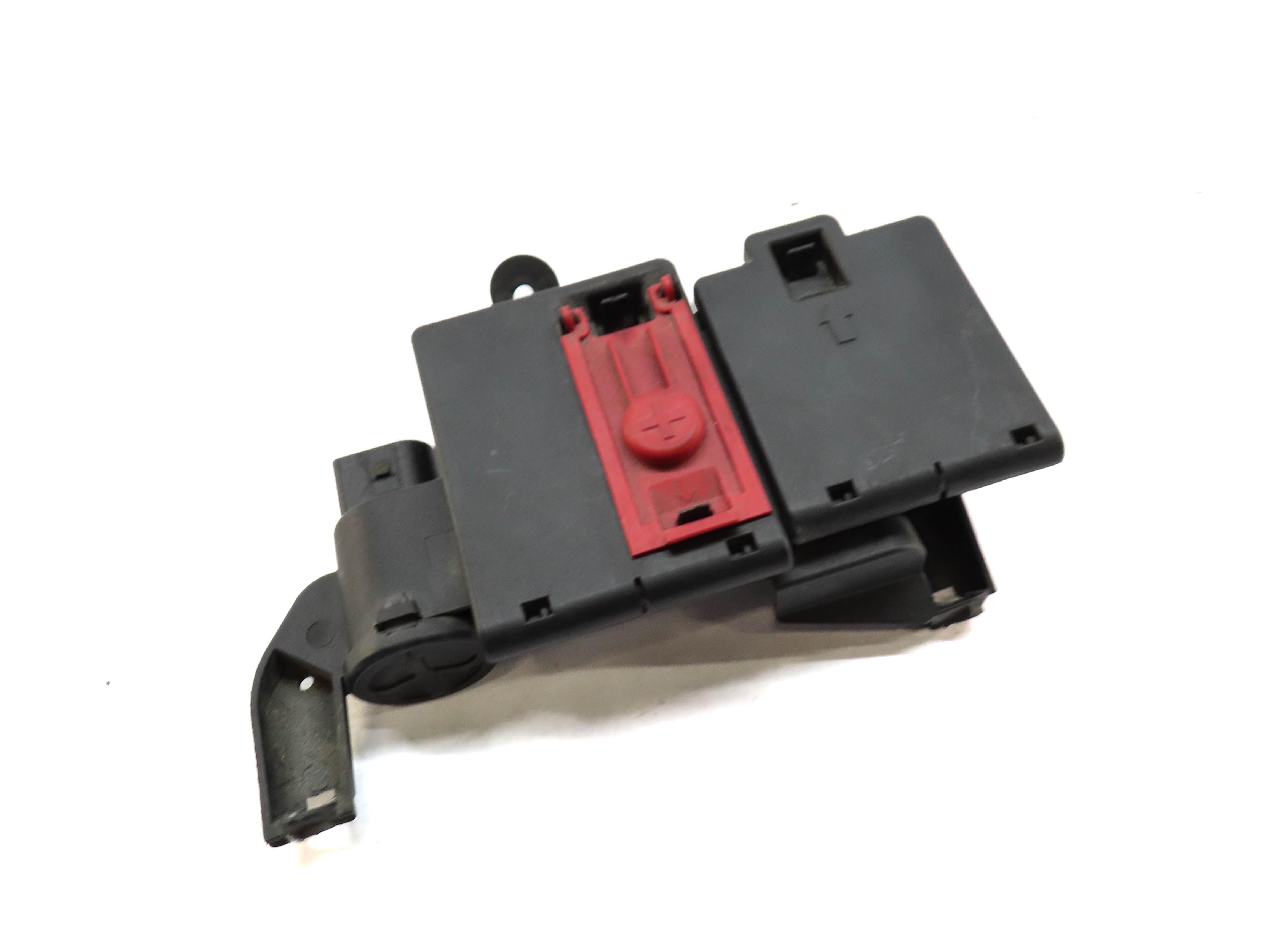 2017 AUDI Q7 (4M) POSITIVE BATTERY TERMINAL JUNCTION BOX 4M0941823A — exact item pictured