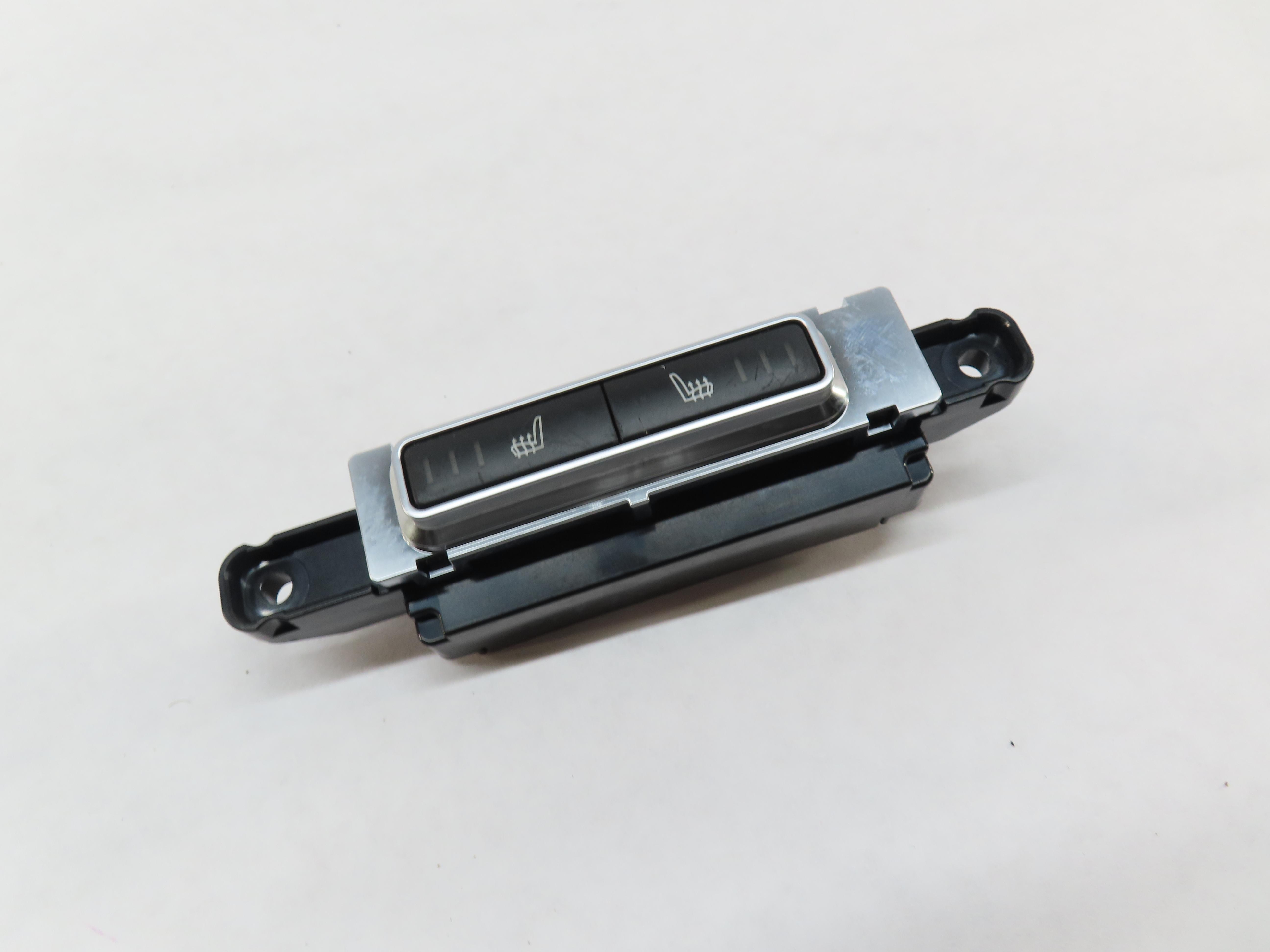 2015 RANGE ROVER SPORT (L494) REAR SEAT HEATER SWITCH BUTTON PANEL — exact item pictured
