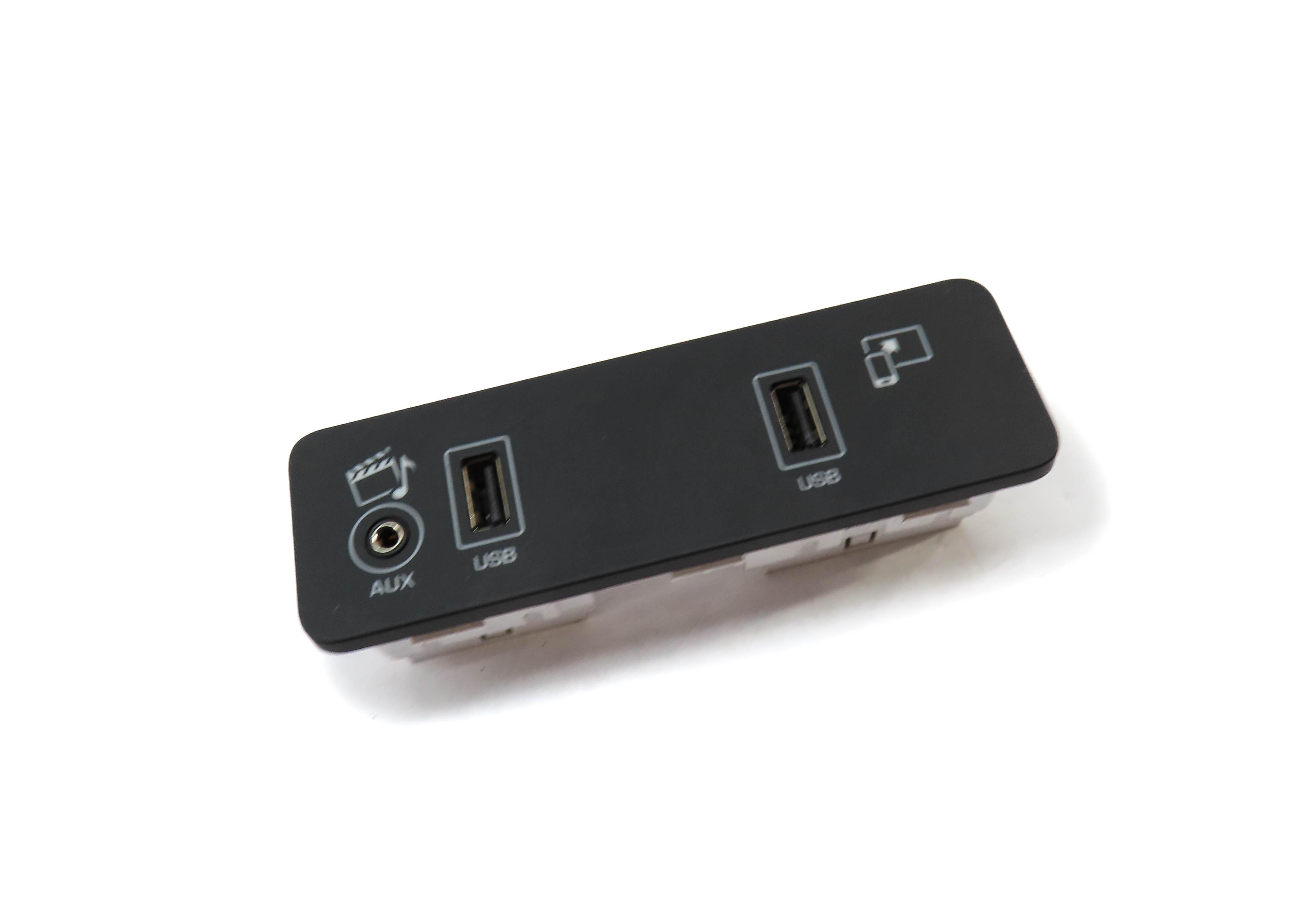 2016 LAND ROVER LR4 AUXILIARY USB AUDIO INPUT TRIM PANEL — exact item pictured