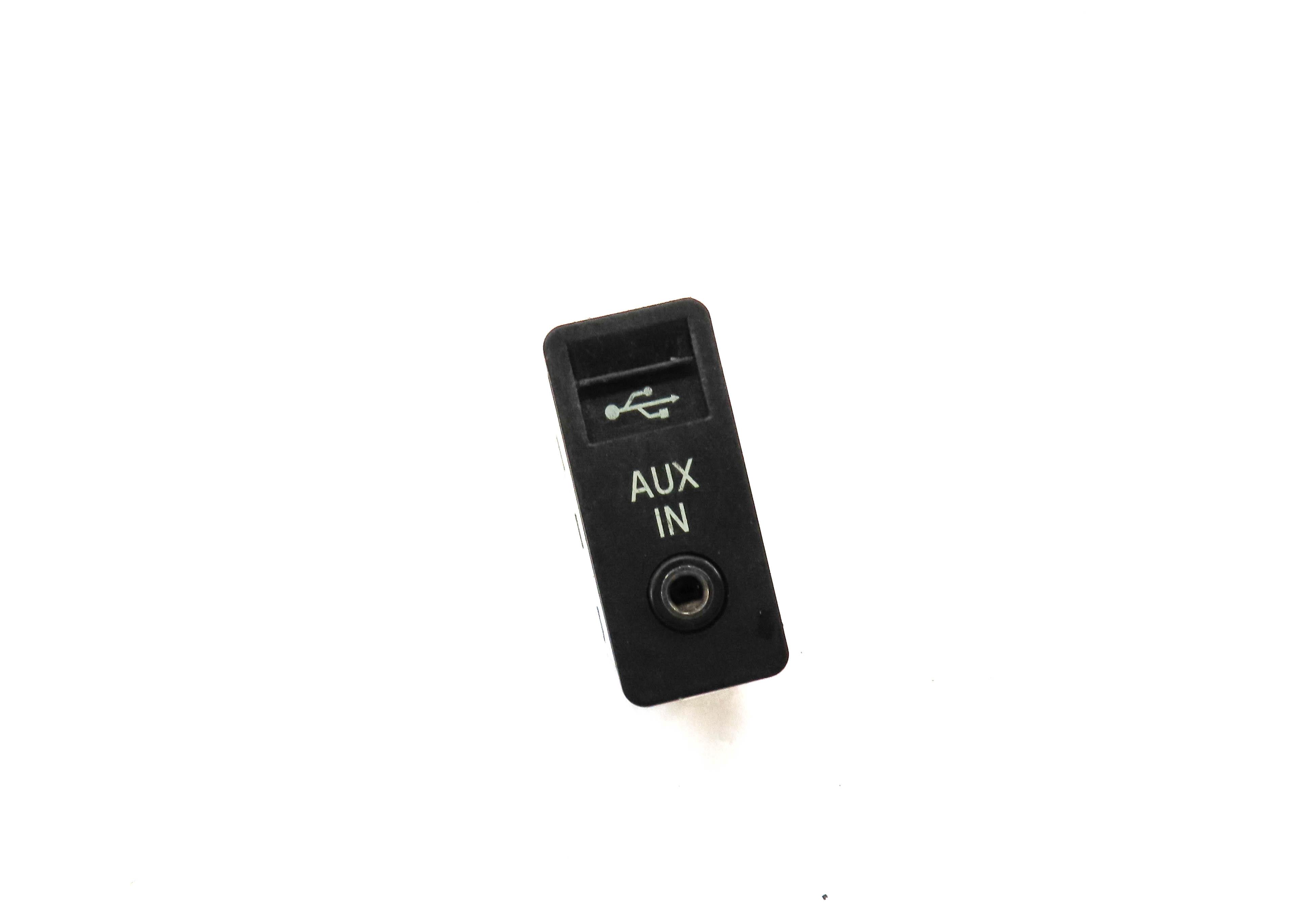 2011 BMW X3 (F25) AUXILIARY AUX RADIO STEREO INPUT JACK PANEL w/ USB 9138402 — exact item pictured