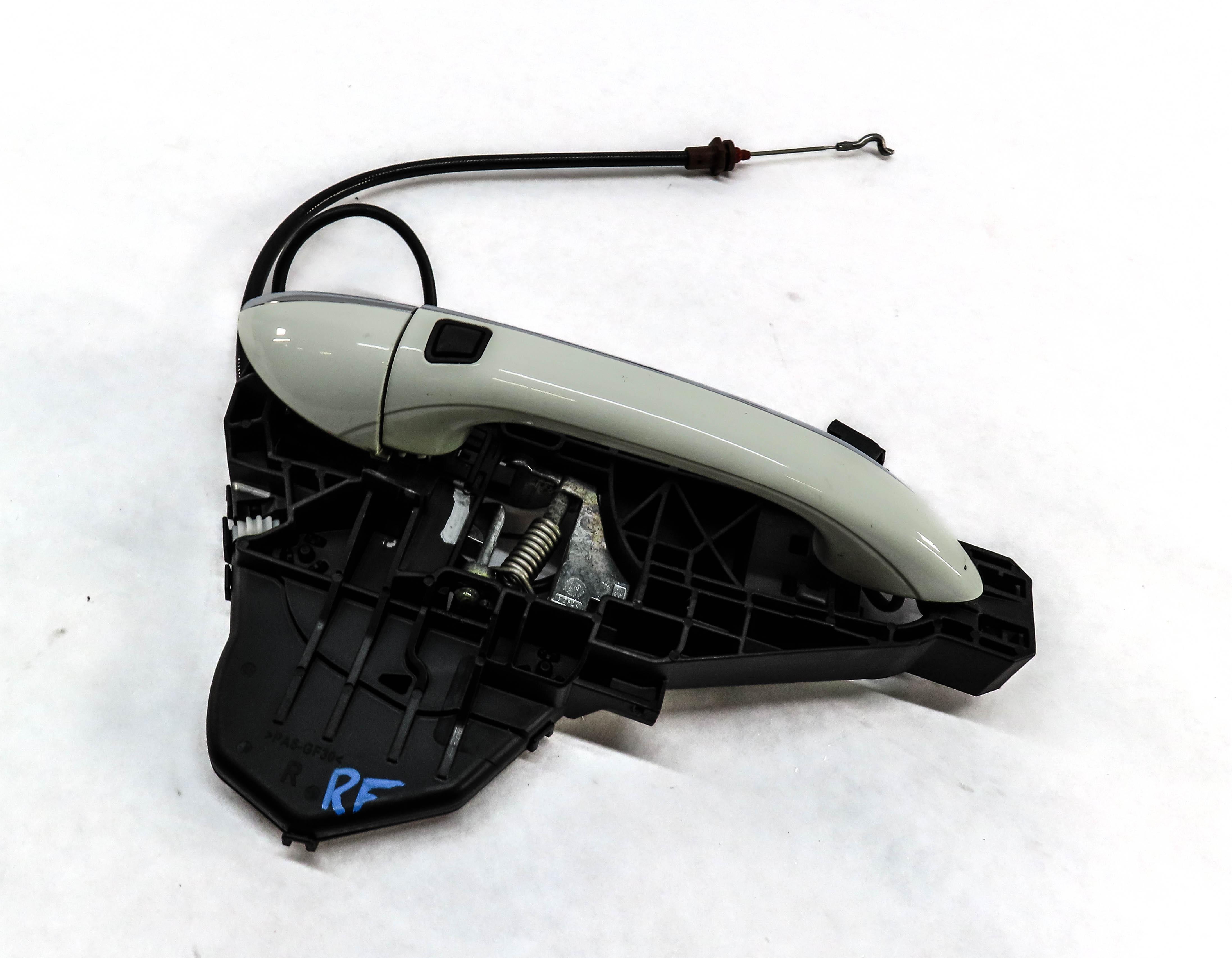 2008 GL550 (X164) FRONT RIGHT PASSENGER OUTSIDE DOOR HANDLE (WHITE) w/o KEYLESS — exact item pictured