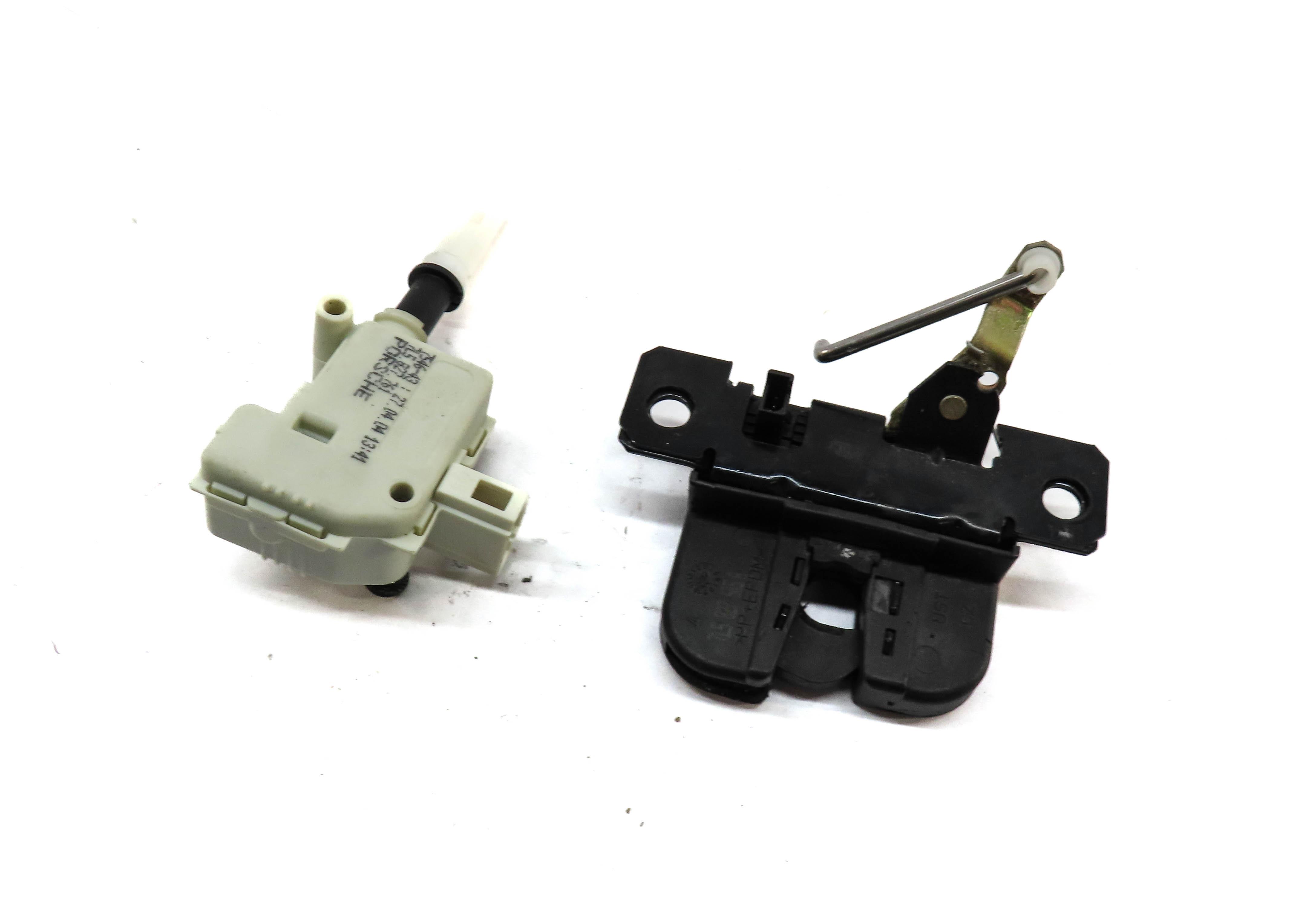 2004 PORSCHE CAYENNE (955) REAR TRUNK UPPER GLASS LOCK LATCH w/ ACTUATOR — exact item pictured
