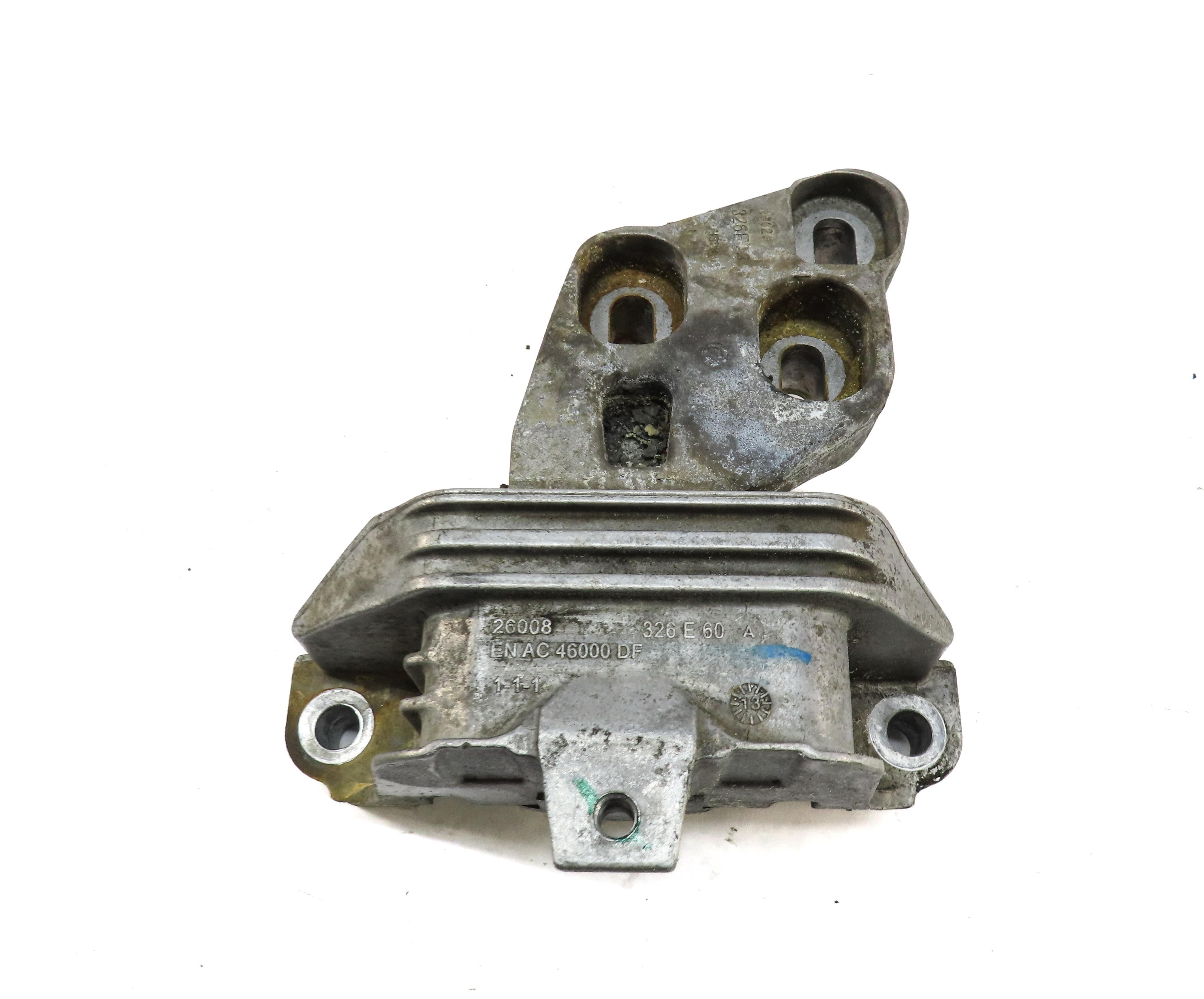 2014 MERCEDES CLA250 (C117 W117) 2.0L M270 ENGINE TRANSMISSION MOUNT BRACKET — exact item pictured