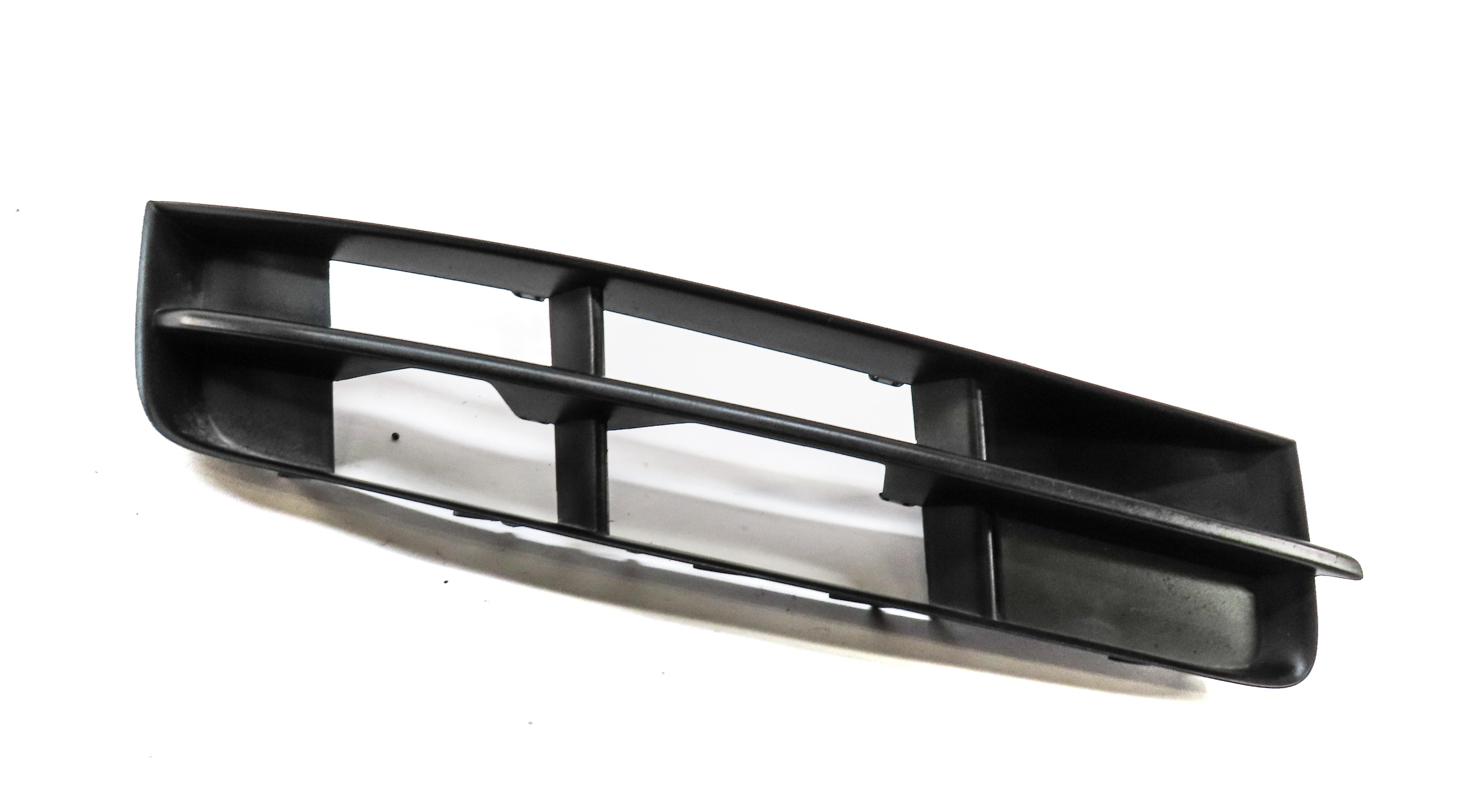 2013 AUDI Q7 (4L) FRONT RIGHT PASSENGER LOWER BUMPER AIR VENT GRILLE 4L0807682B — exact item pictured