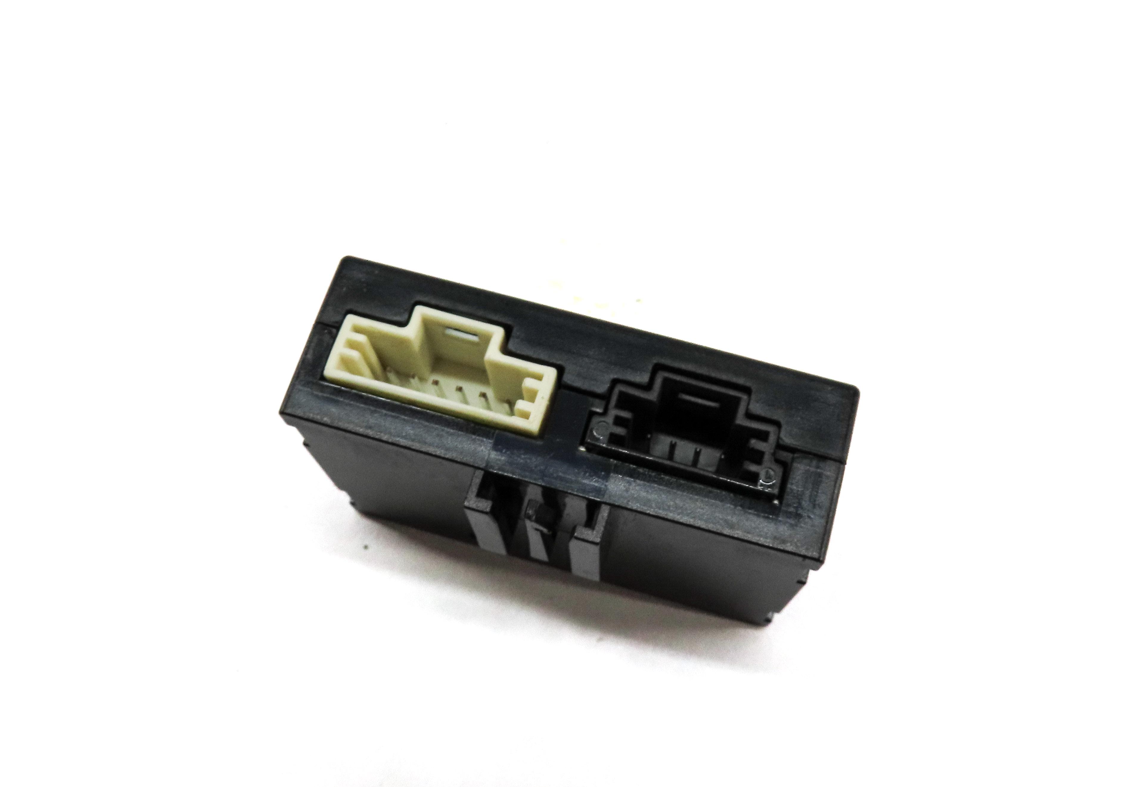 2012 MERCEDES E CLASS SEDAN (W212) REARVIEW CAMERA CONTROL MODULE 2128270006 — exact item pictured