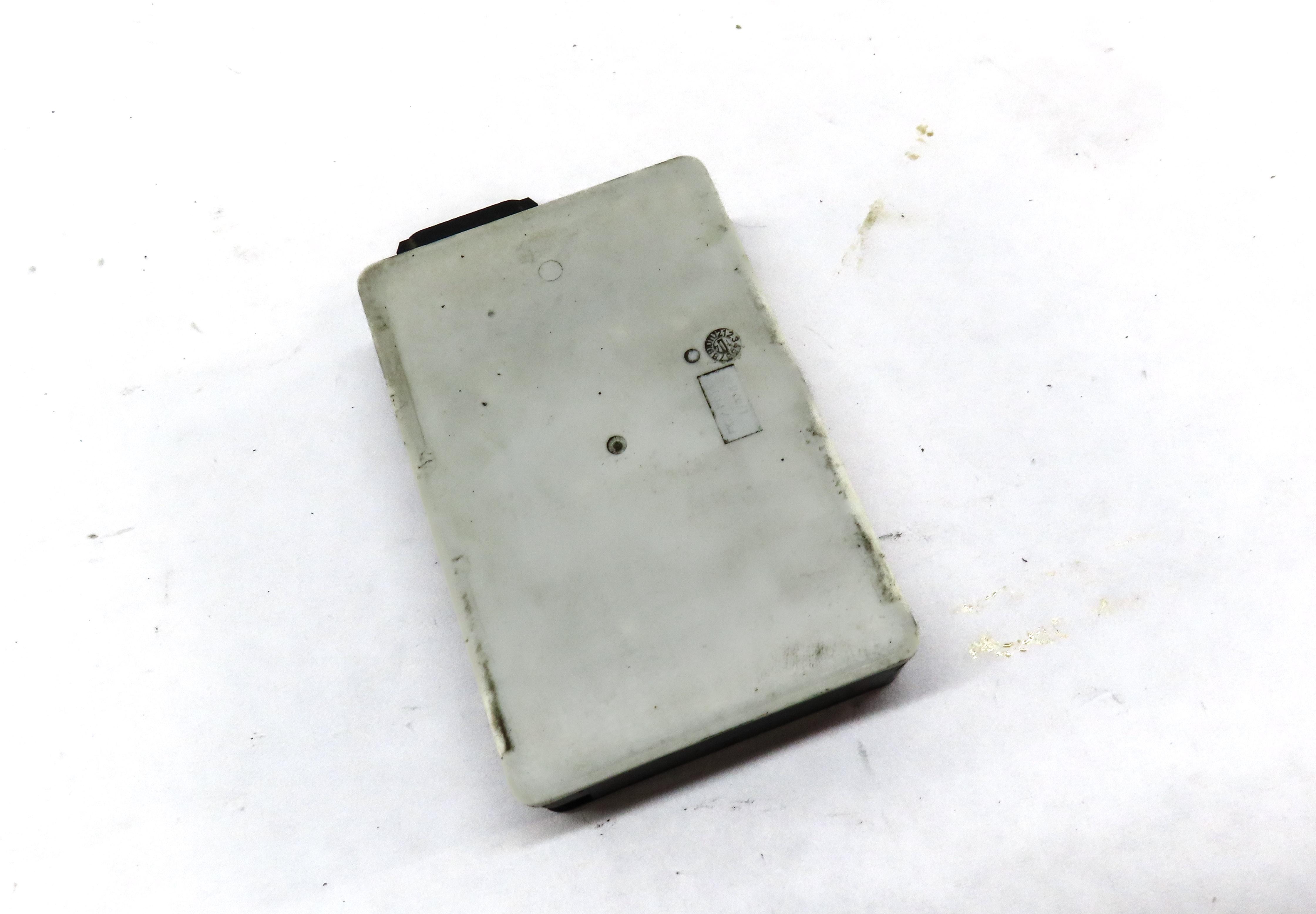 2012 MERCEDES E CLASS SEDAN (W212) REAR BLIND SPOT RADAR SENSOR CONTROL MODULE — exact item pictured