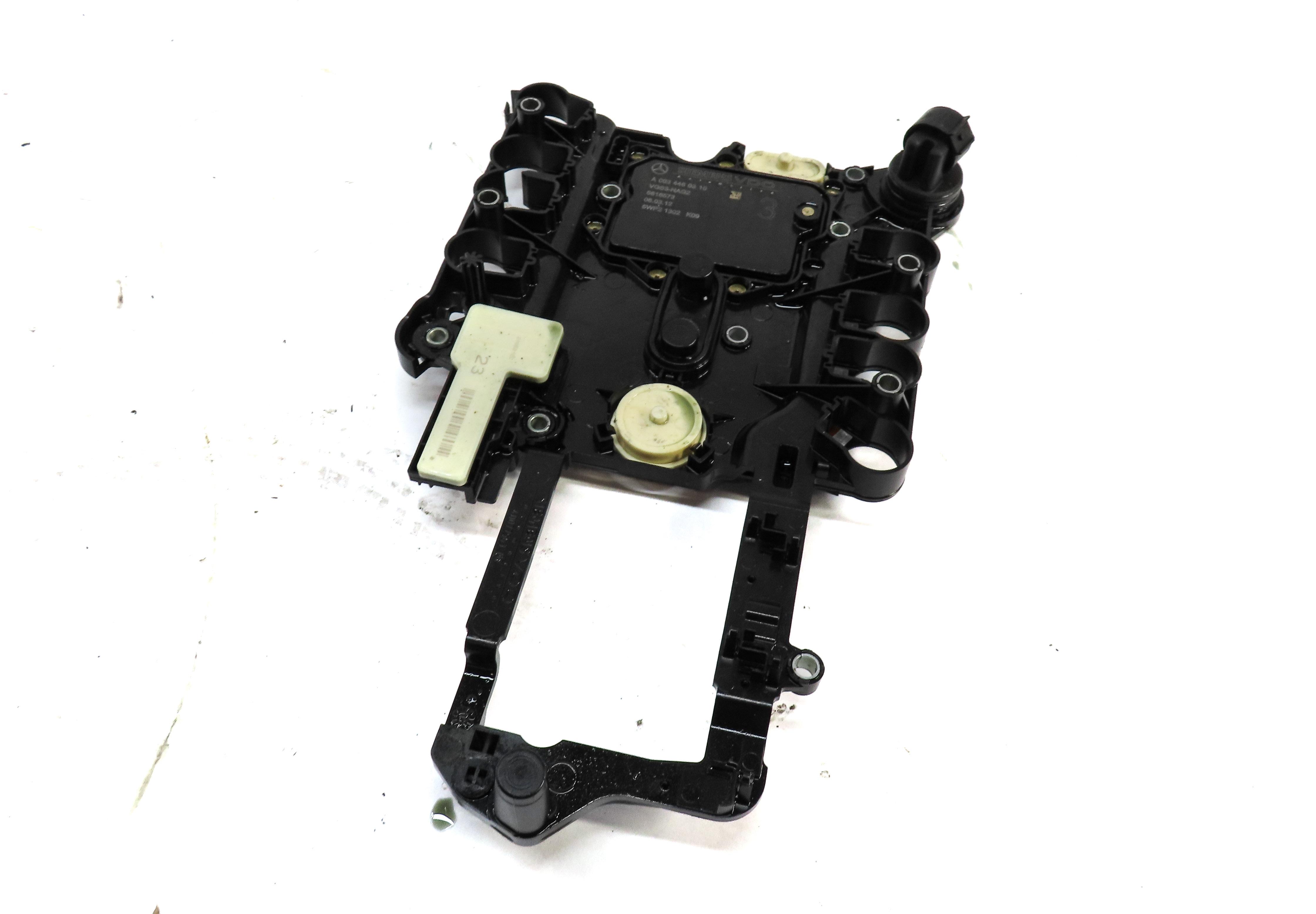 12 MERCEDES E CLASS W212 3.5L M276 AUTO TRANSMISSION VALVE BODY CONDUCTOR PLATE — exact item pictured