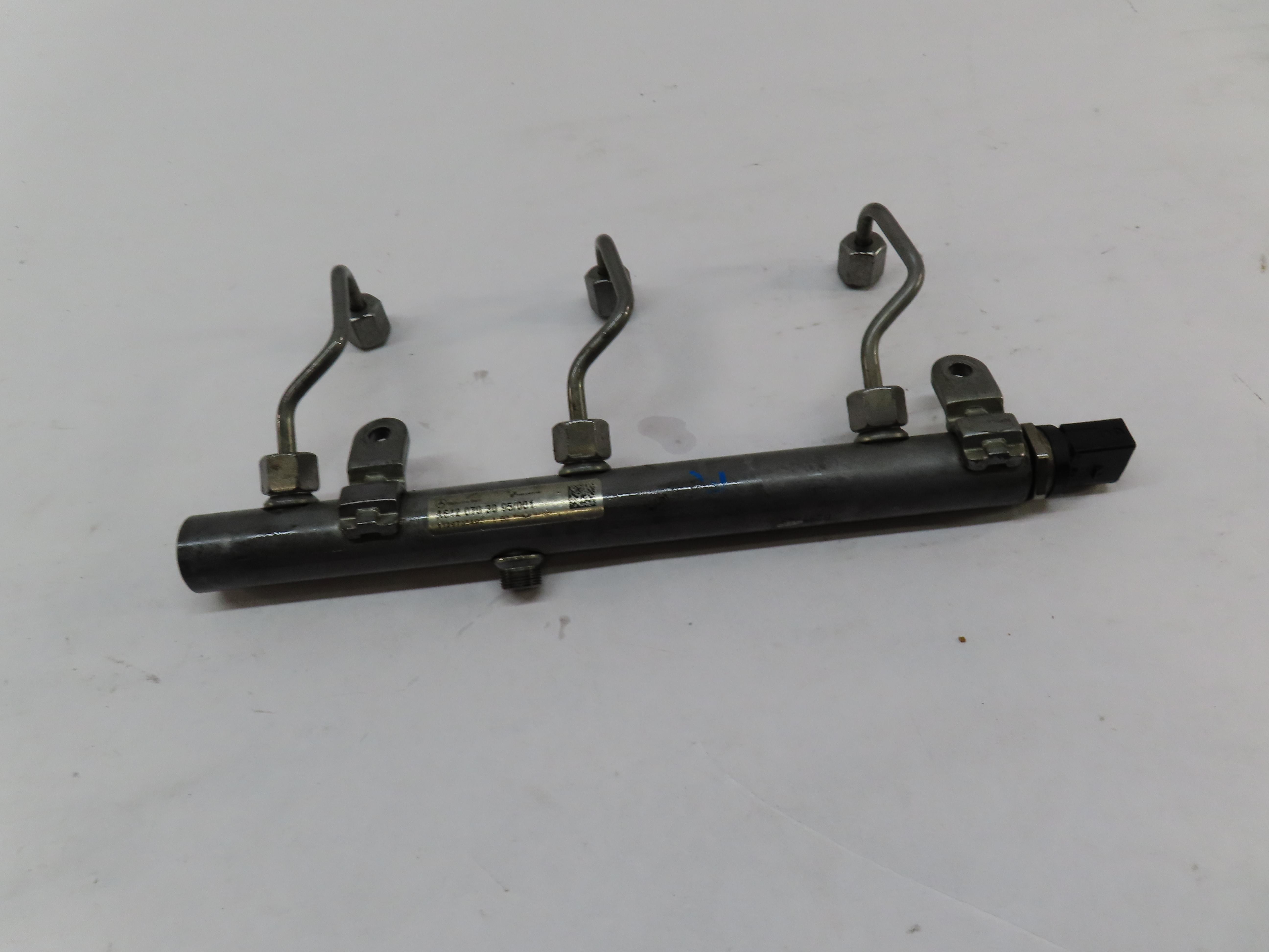 2012 MERCEDES ML350 (W166) 3.0L TURBO DIESEL OM642 RIGHT ENGINE FUEL RAIL — exact item pictured