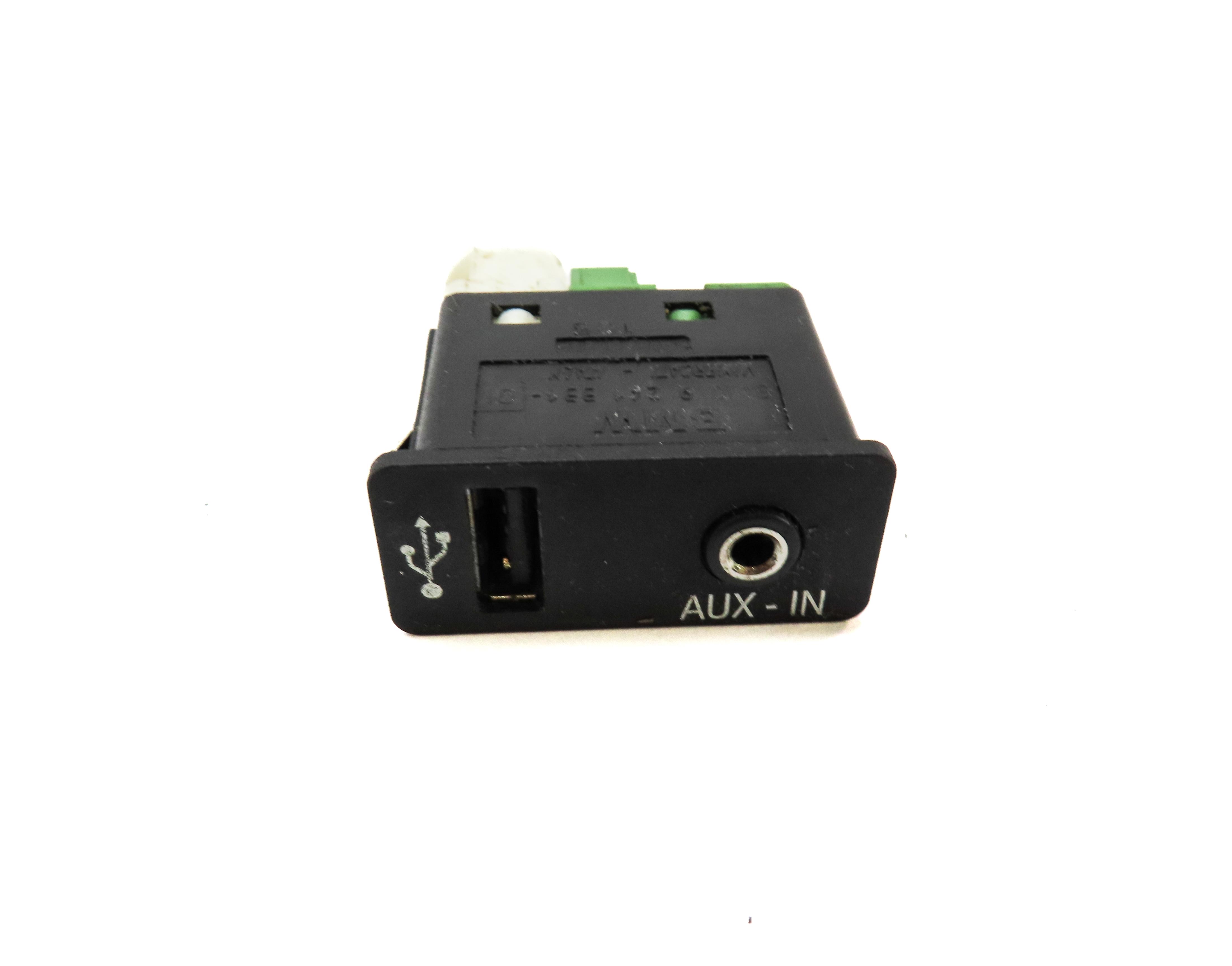 2015 BMW X1 (E84) RADIO STEREO AUXILIARY USB AUX INPUT JACK PLUG PLUG IN — exact item pictured
