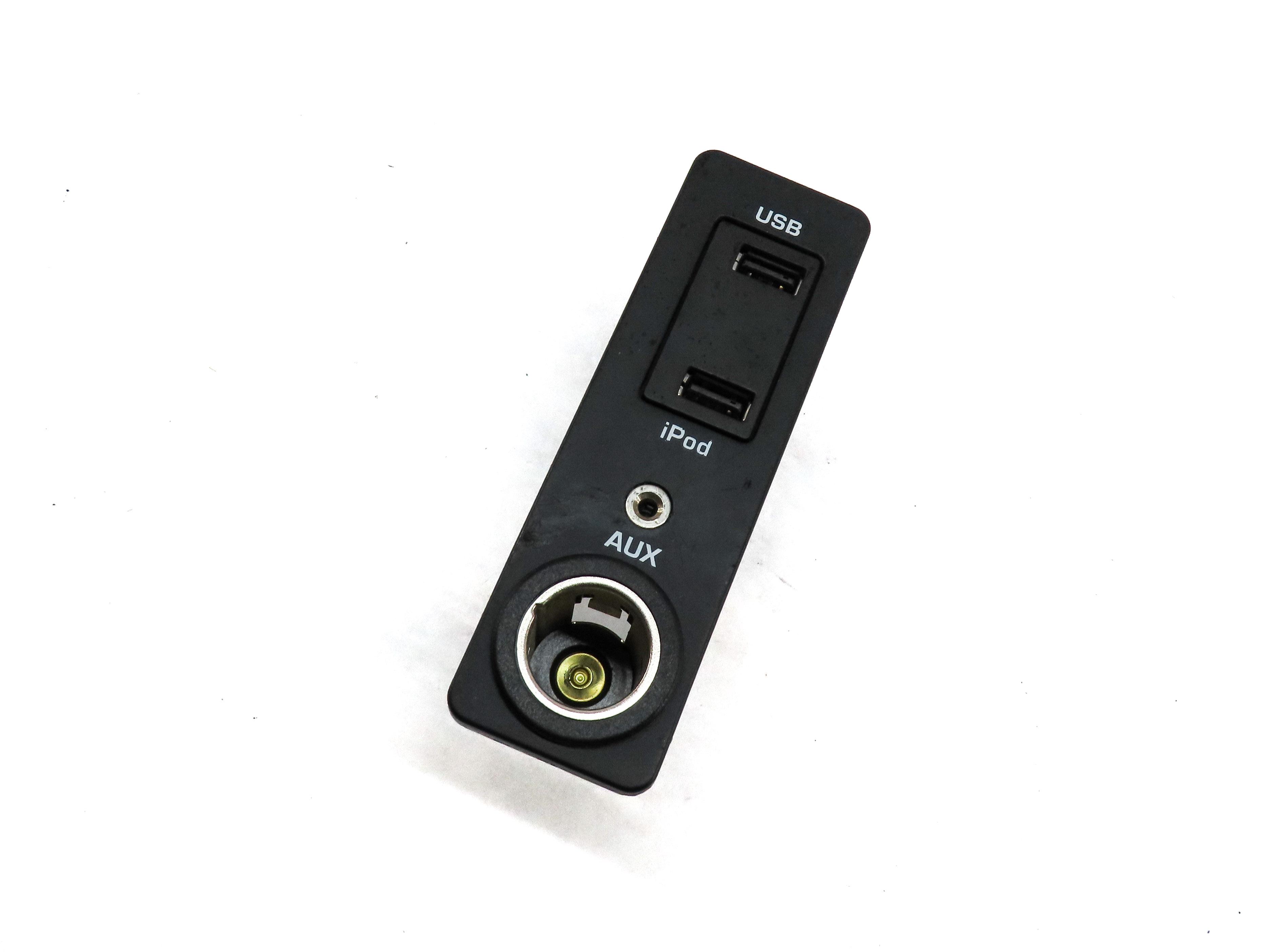 2013 LAND RANGE ROVER EVOQUE (L538) AUXILIARY AUX I-POD USB JACK INPUT 12v PANEL — exact item pictured
