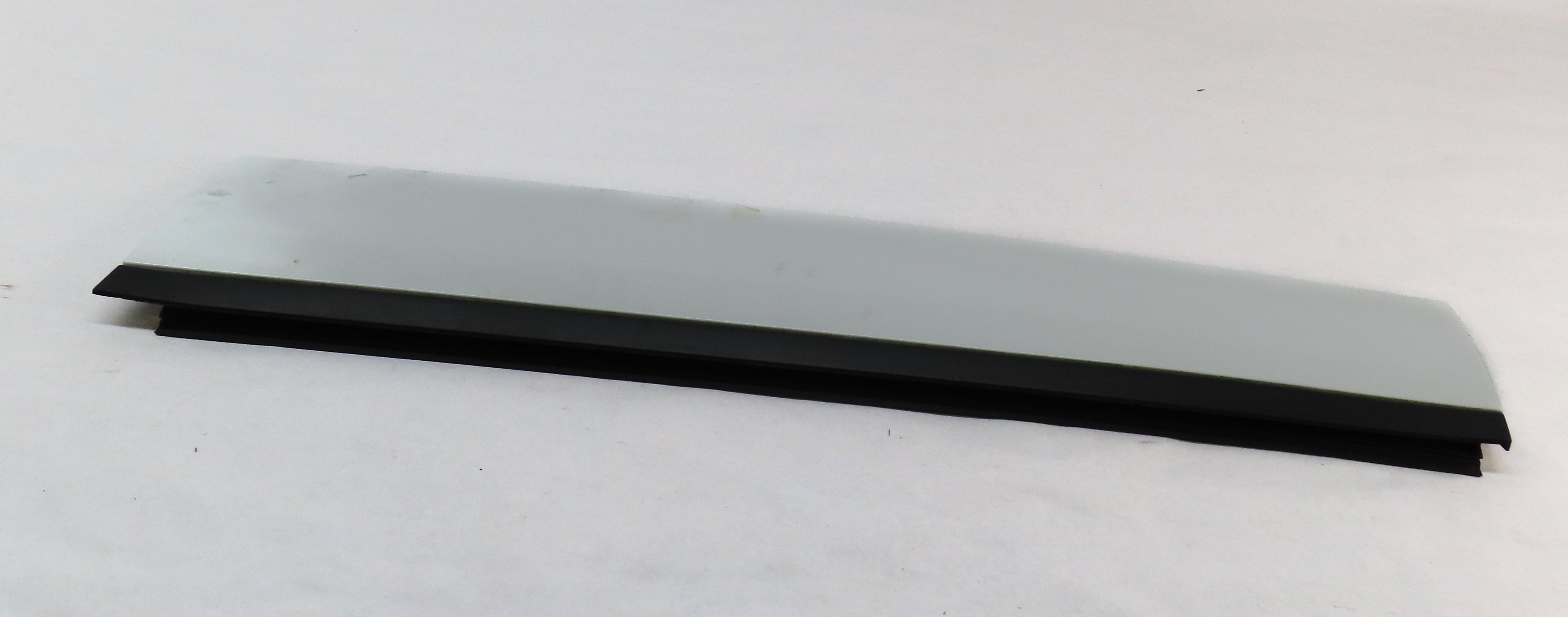 2013 LAND RANGE ROVER EVOQUE (L538) FRONT RIGHT LOWER DOOR TRIM MOULDING (WHITE) — exact item pictured
