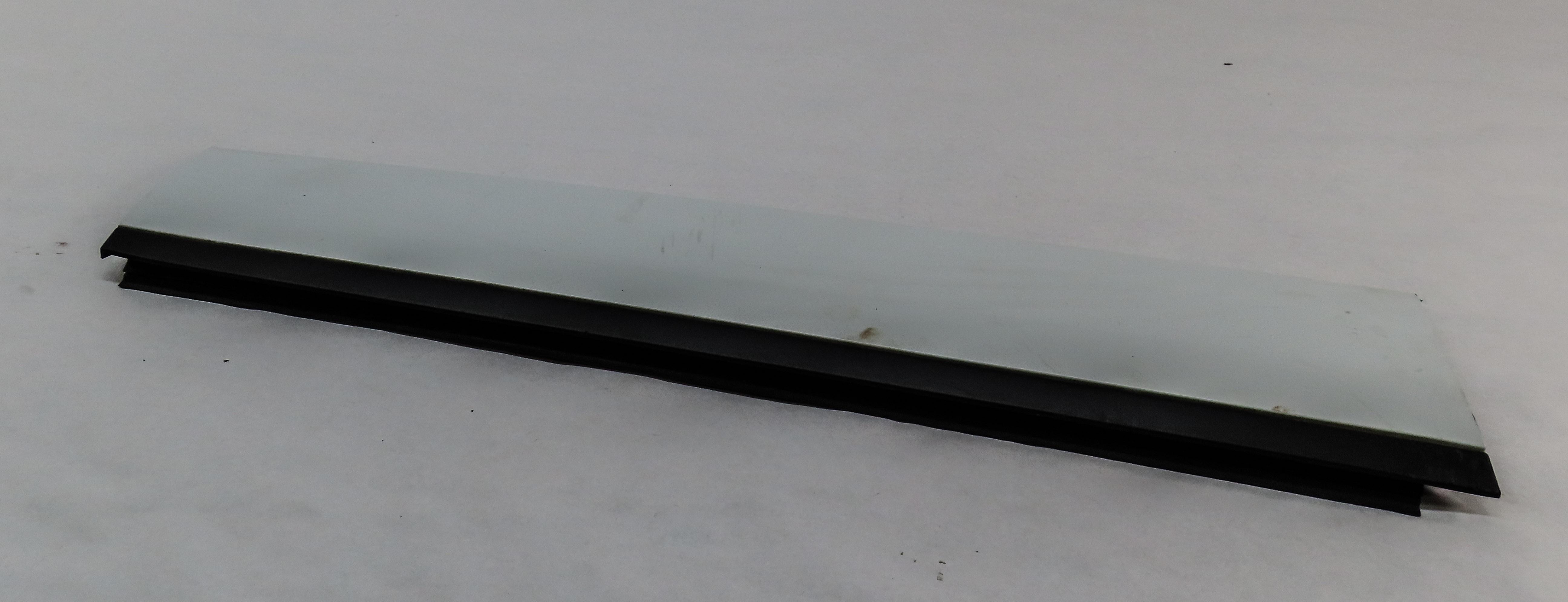 2013 LAND RANGE ROVER EVOQUE (L538) FRONT LEFT LOWER DOOR TRIM MOULDING (WHITE) — exact item pictured