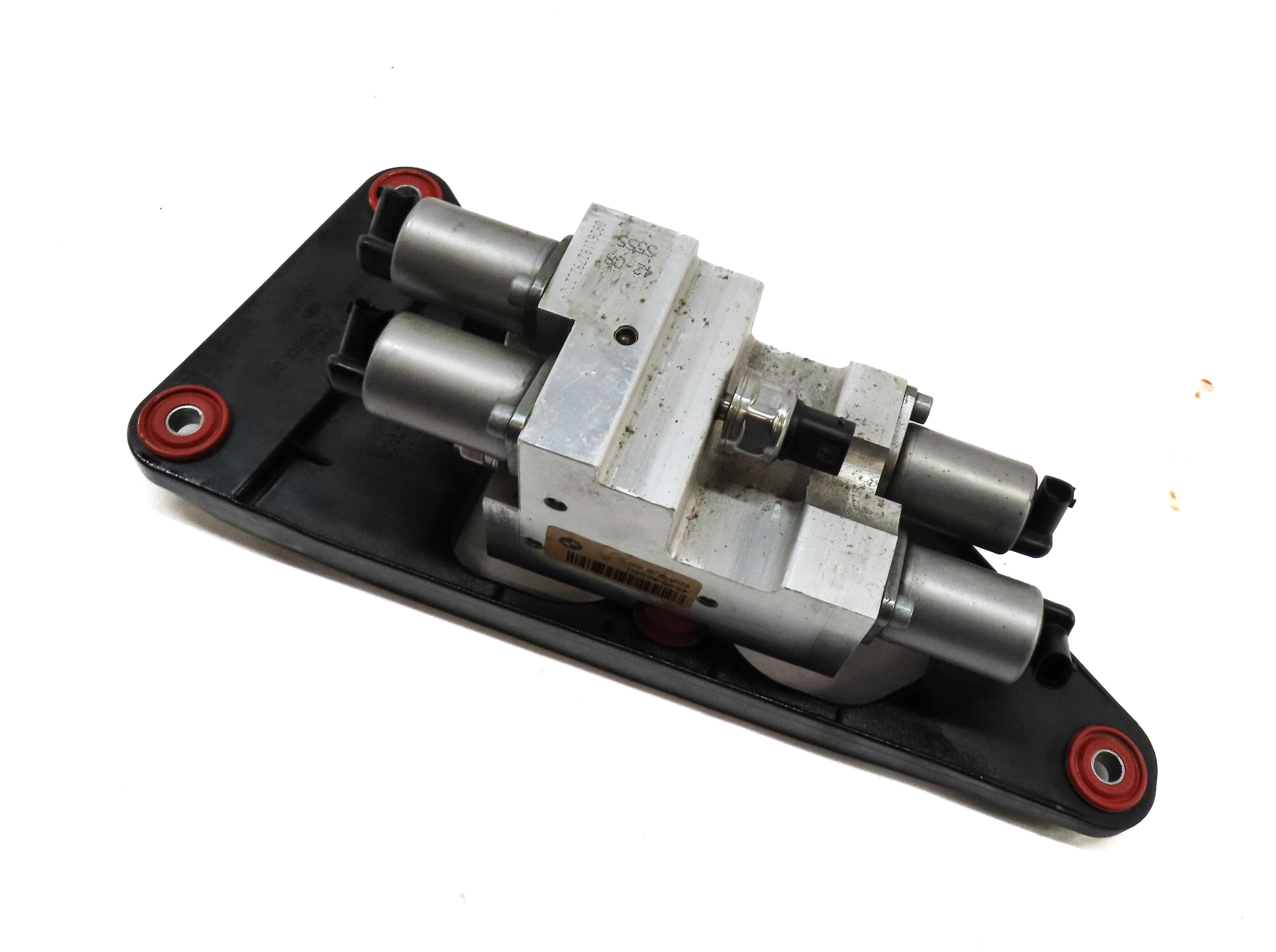 2009 BMW X6 (E71) DYNAMIC DRIVE SUSPENSION HYDRAULIC VALVE BLOCK 37206782737 — exact item pictured