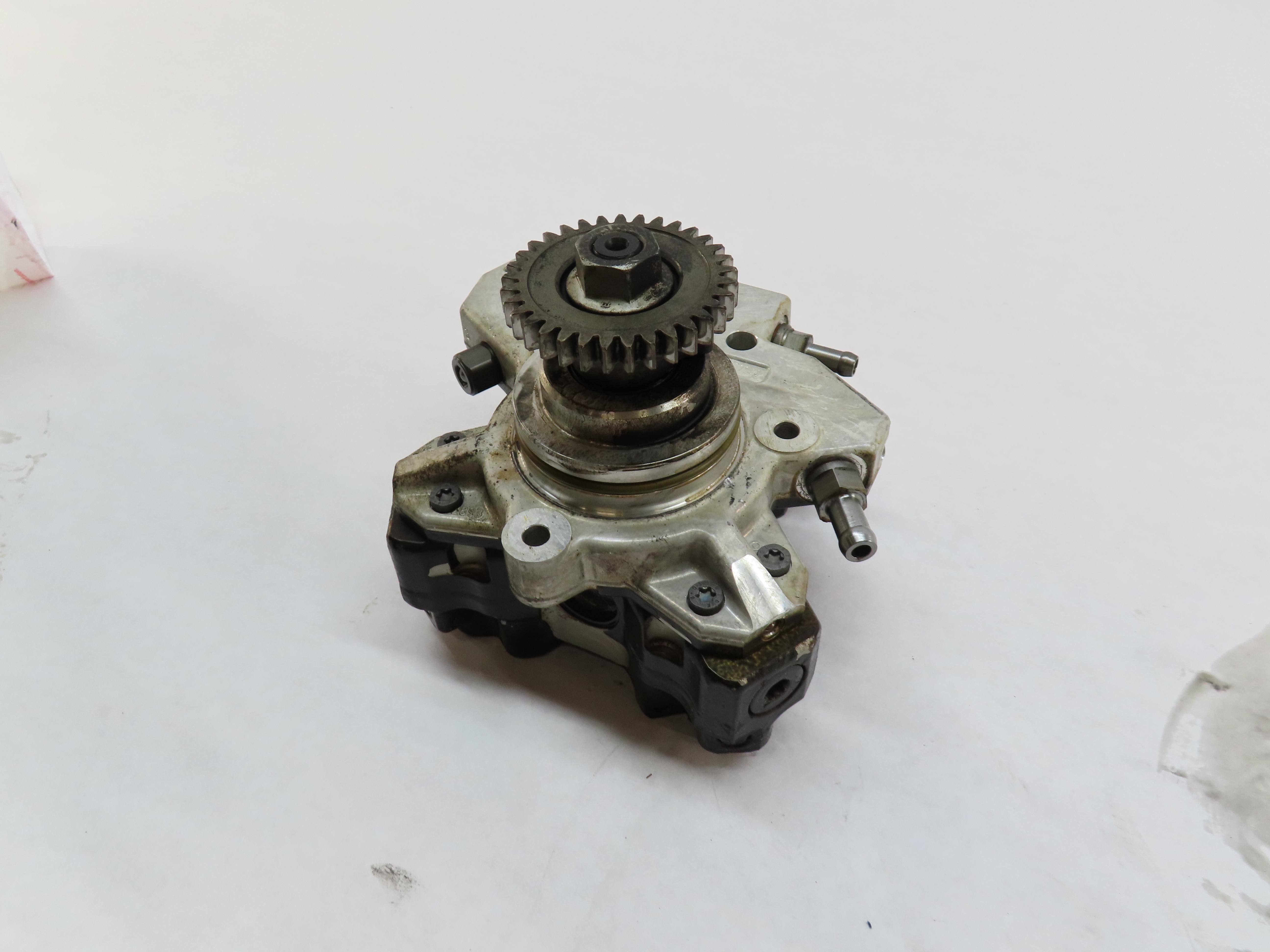 12-17 MERCEDES GL350 GLE350D ML350 S350 (W166 W221) DIESEL MECHANICAL FUEL PUMP — exact item pictured
