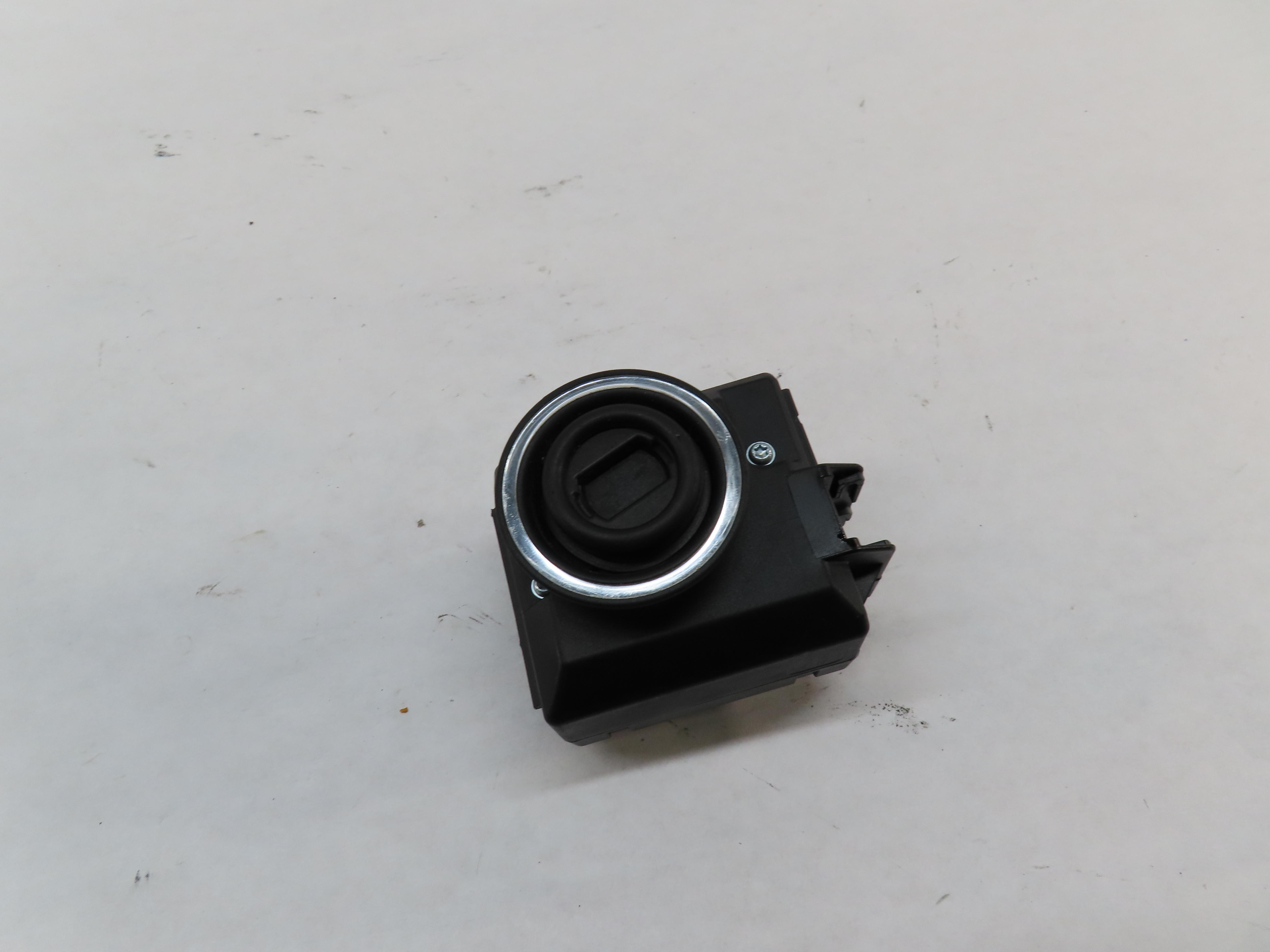 2013-2015 MERCEDES BENZ C250 C300 C350 (W204) KEYLESS GO IGNITION SWITCH MODULE — exact item pictured