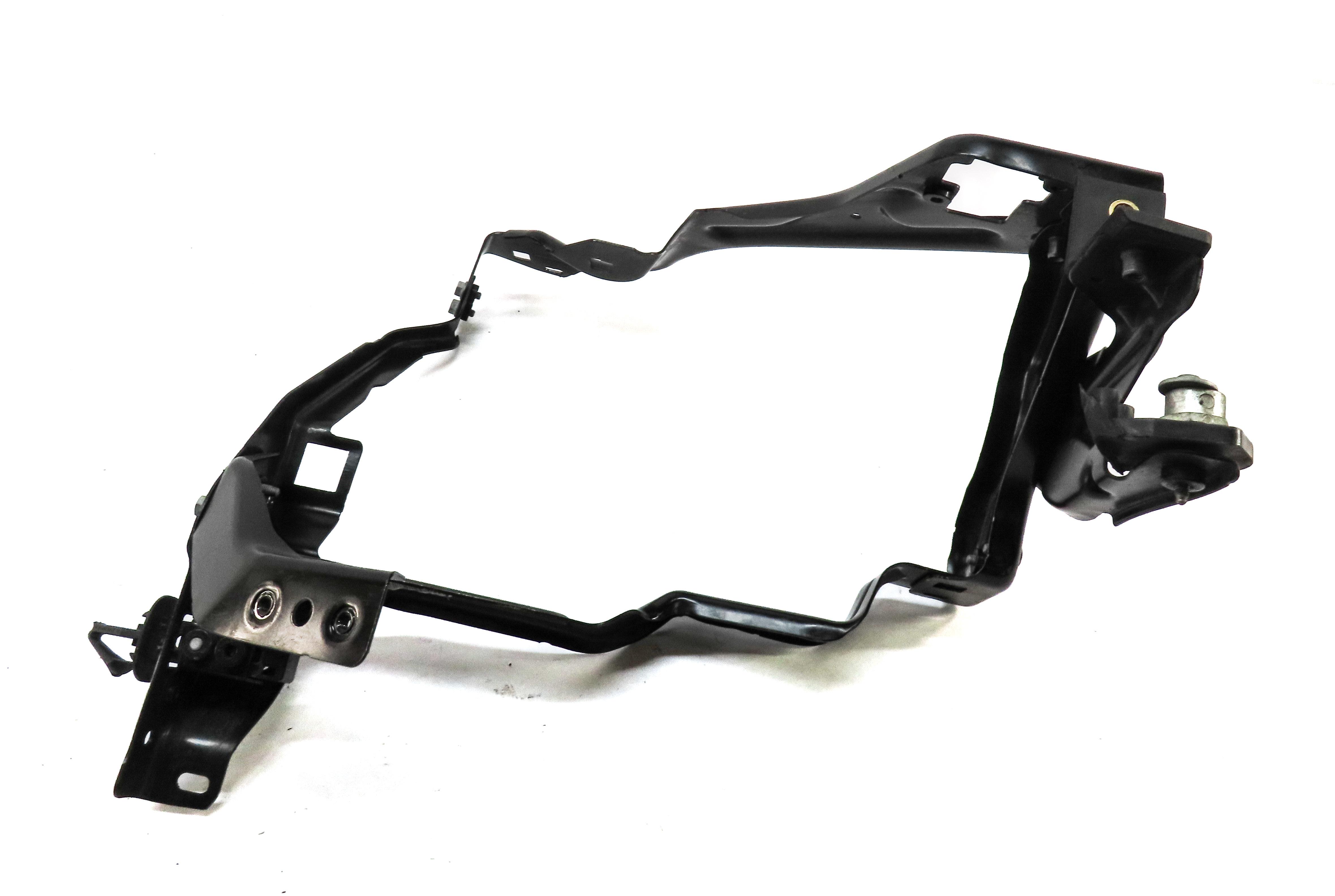 2014 MERCEDES C250 SEDAN (W204) RIGHT PASSENGER HEADLIGHT MOUNT BRACKET FRAME — exact item pictured