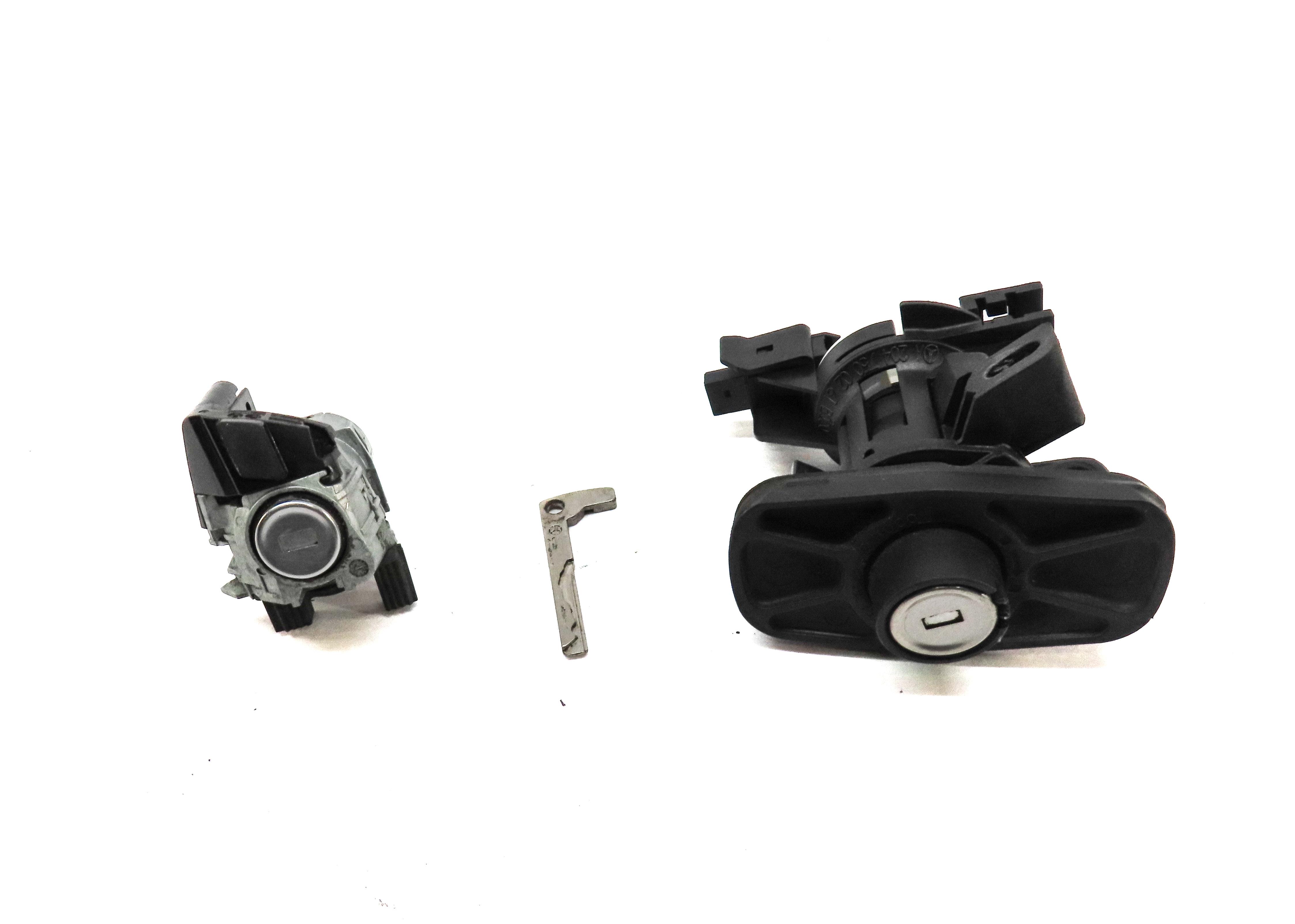 2013 C CLASS SEDAN (W204) FRONT LEFT DRIVER DOOR & TRUNK LOCK CYLINDER KEY SET — exact item pictured