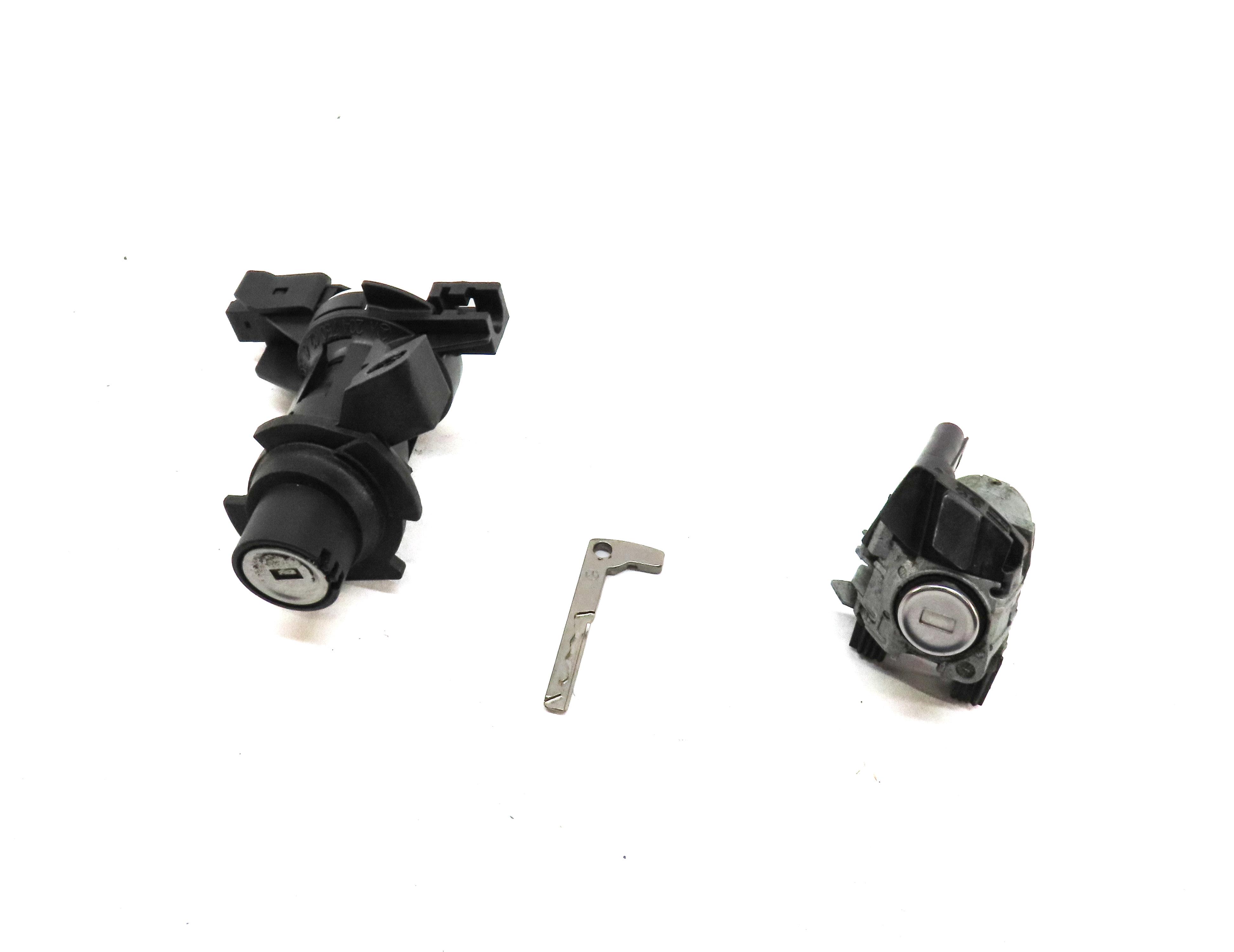 2013 MERCEDES C CLASS SEDAN (W04) FRONT LEFT DRIVER DOOR & TRUNK LOCK & KEY SET — exact item pictured