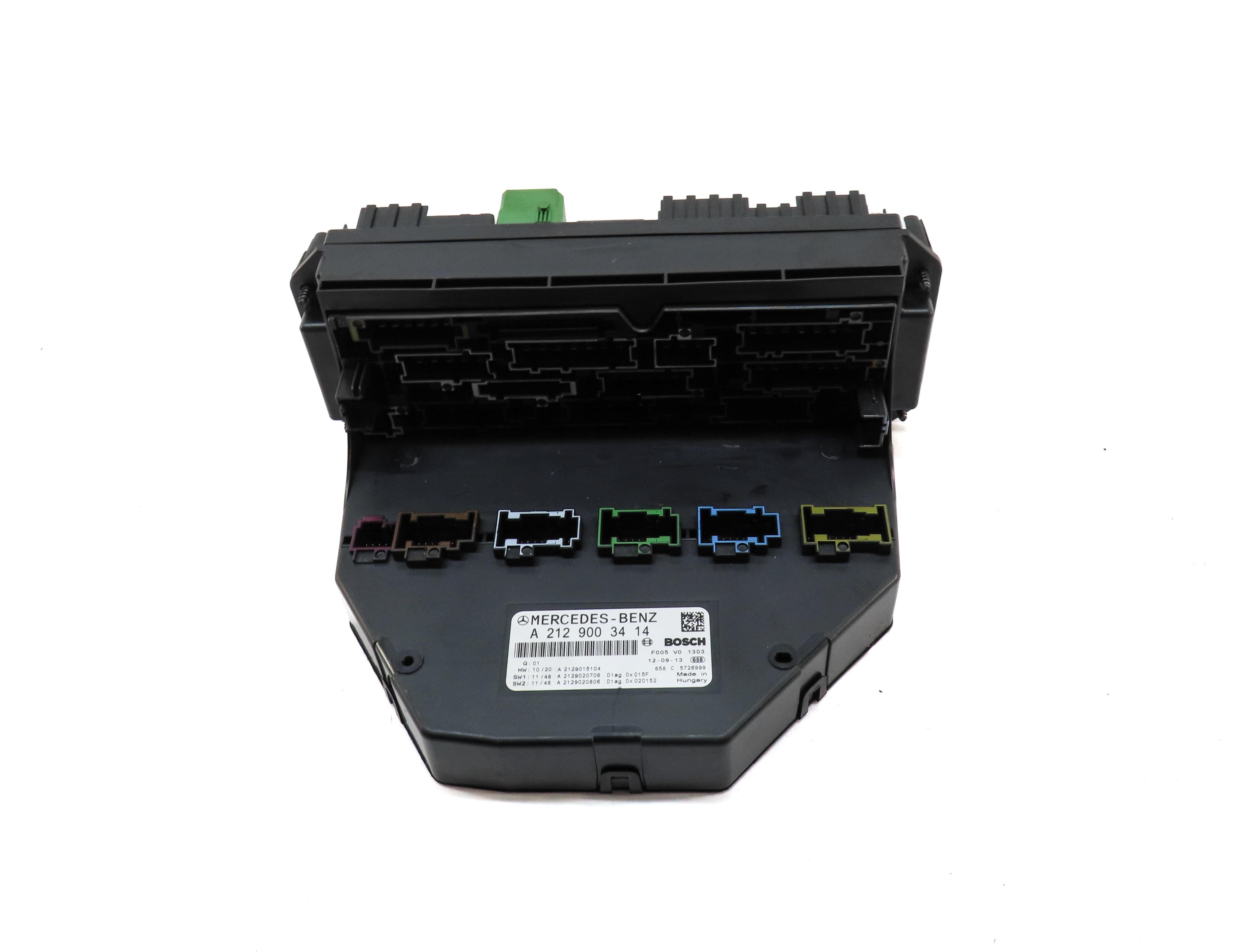 2013 MERCEDES C CLASS SEDAN (W04) FRONT SIGNAL ACQUISITION MODULE (SAM) FUSE BOX — exact item pictured