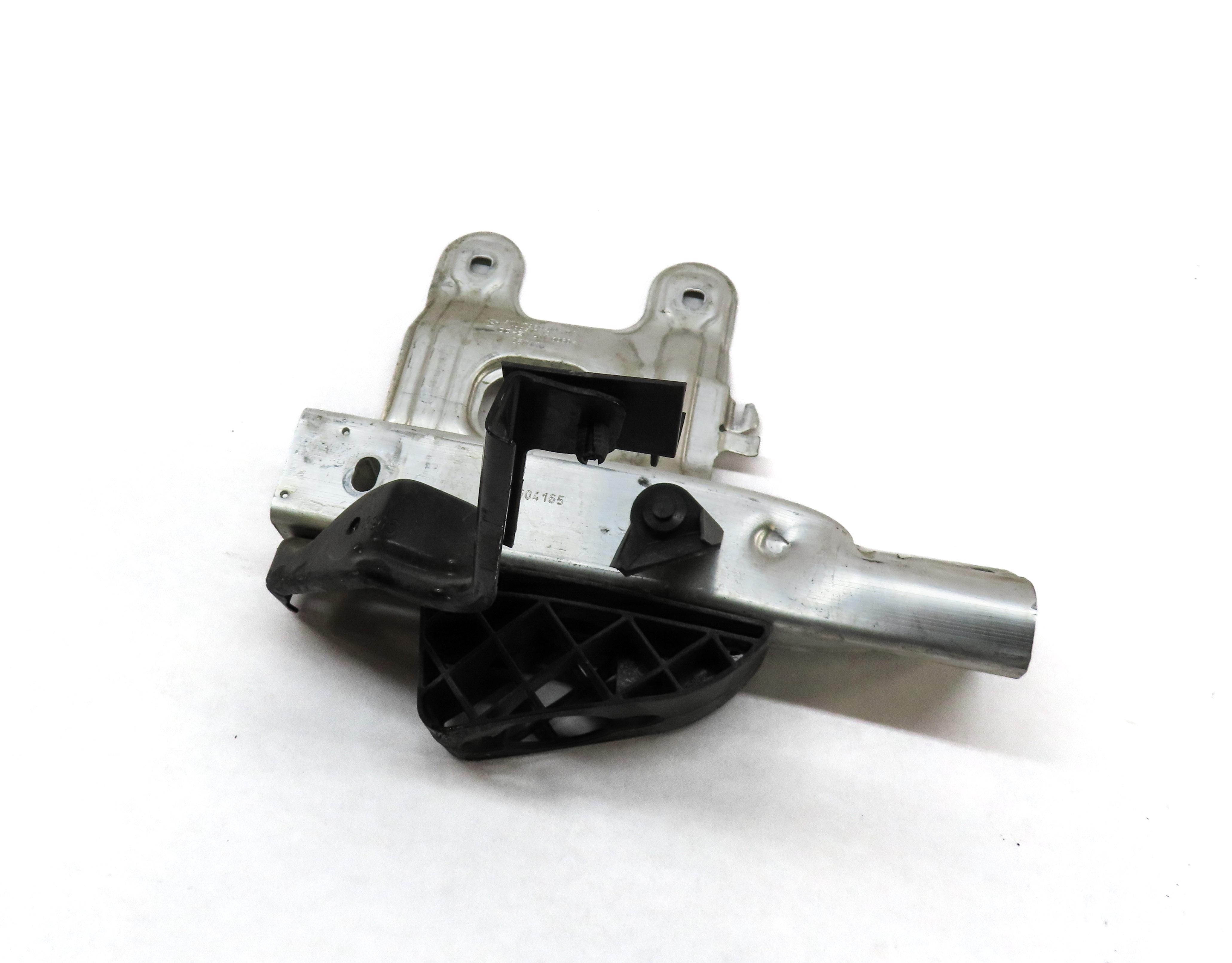 2016 BMW 328iGT (F34) FRONT RIGHT PASSENGER LOWER BUMPER MOUNT BRACKET 7289910 — exact item pictured