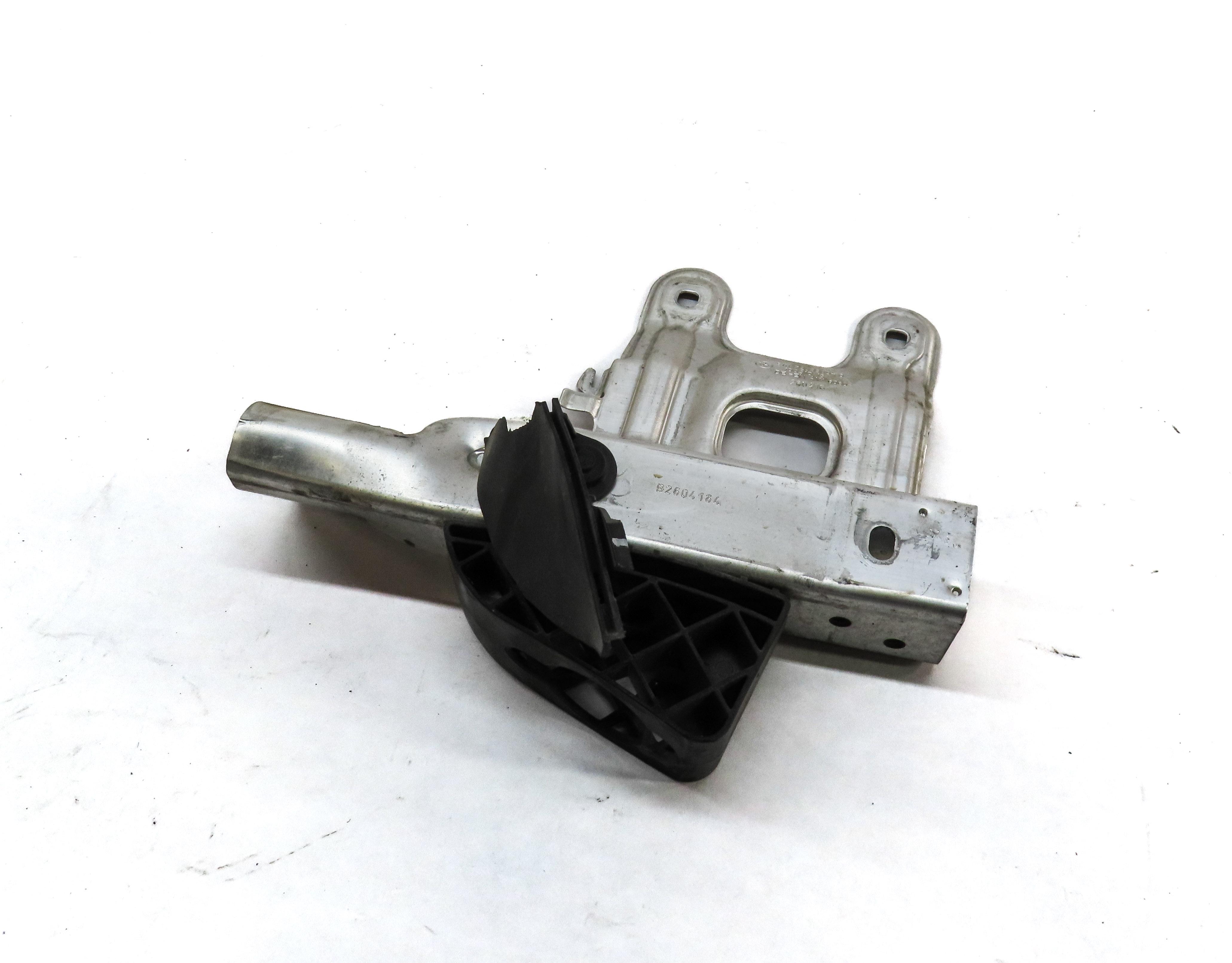 2016 BMW 328iGT (F34) FRONT LEFT DRIVER LOWER BUMPER MOUNT BRACKET 7289909 — exact item pictured