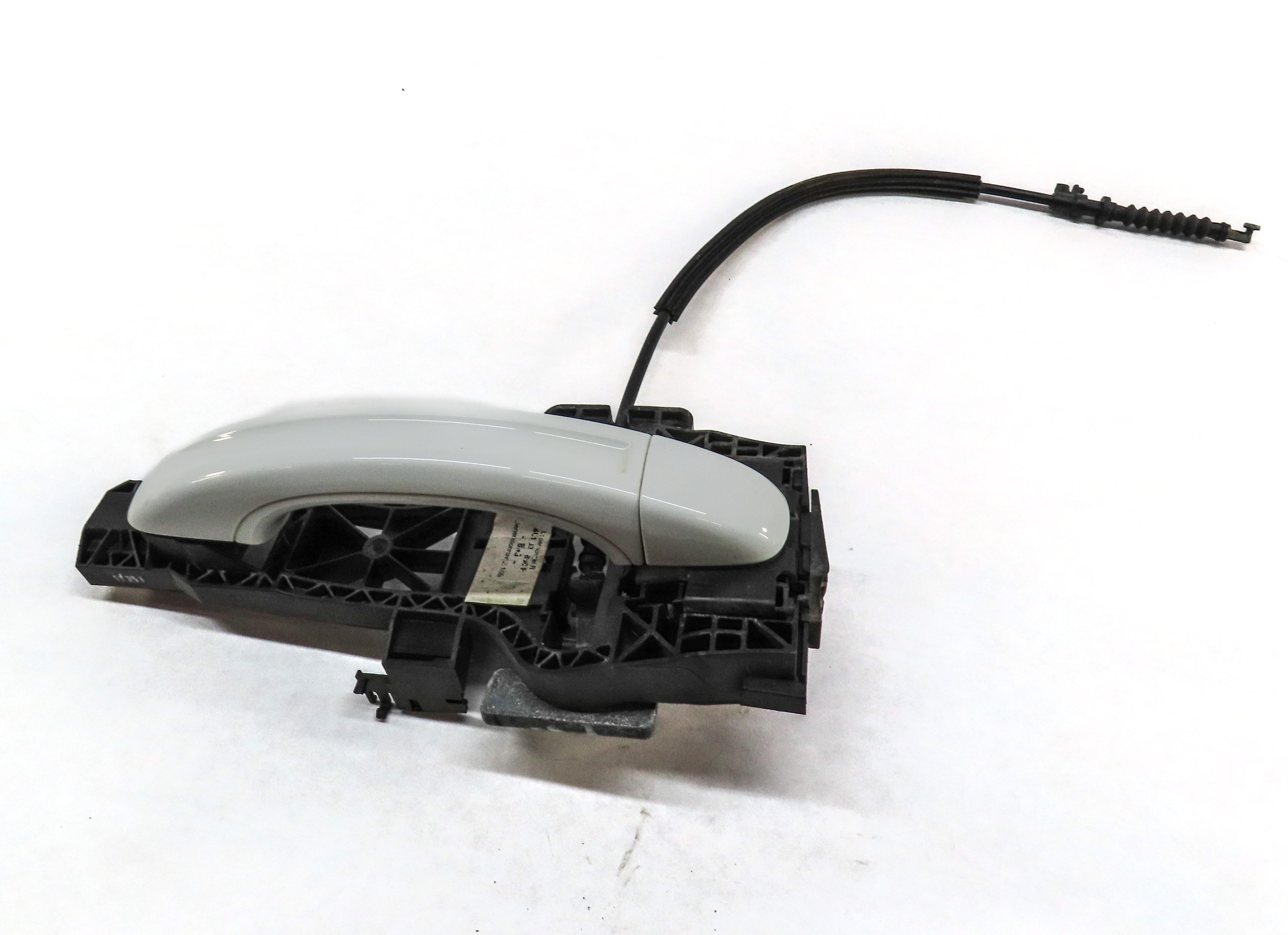 07-15 AUDI Q7 (4L) RIGHT FRONT PASSENGER KEYLESS EXTERIOR DOOR HANDLE (WHITE) — exact item pictured