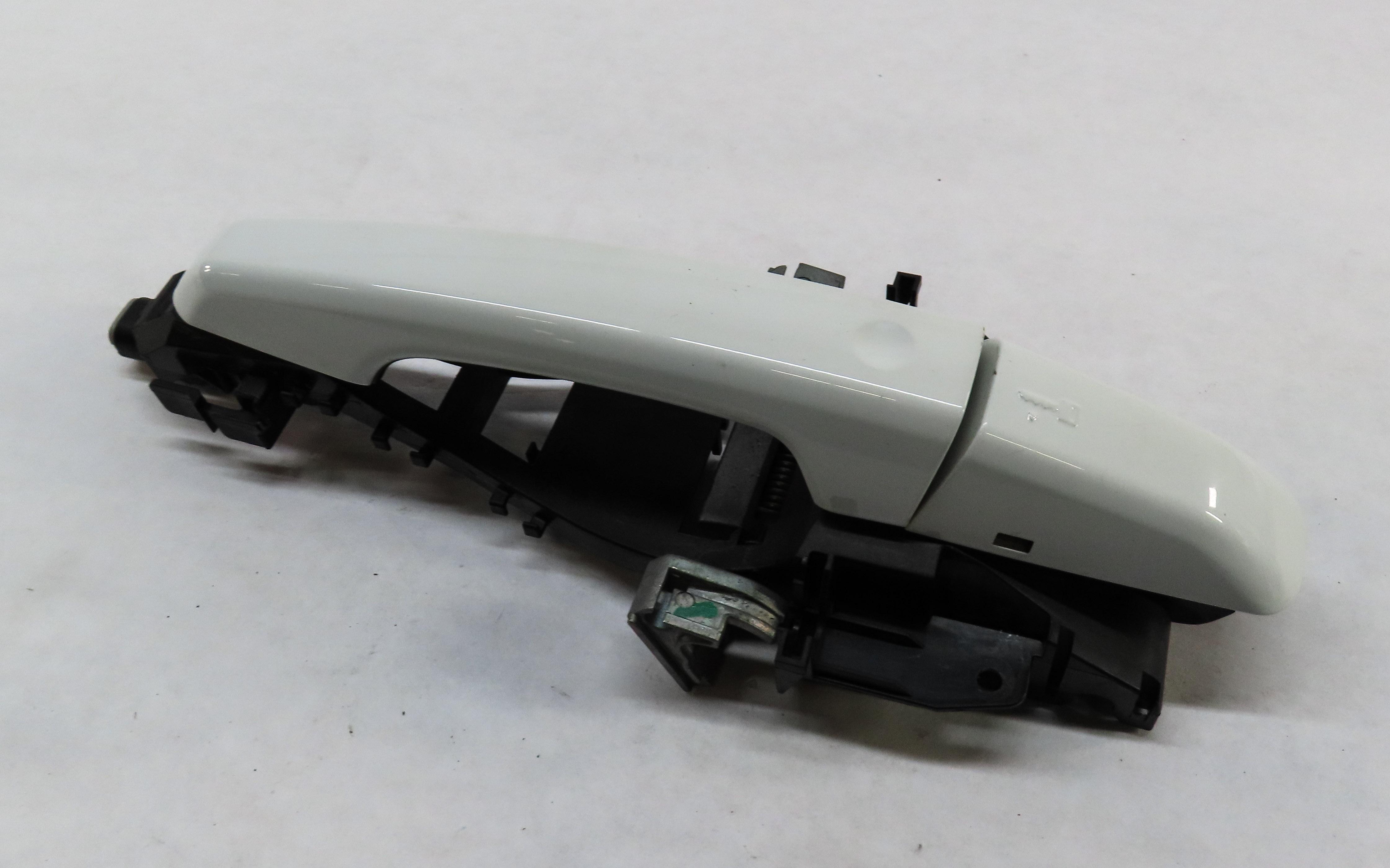 15-19 LAND ROVER DISCOVERY SPORT (L550) LEFT FRONT PASSIVE DOOR HANDLE (WHITE) — exact item pictured
