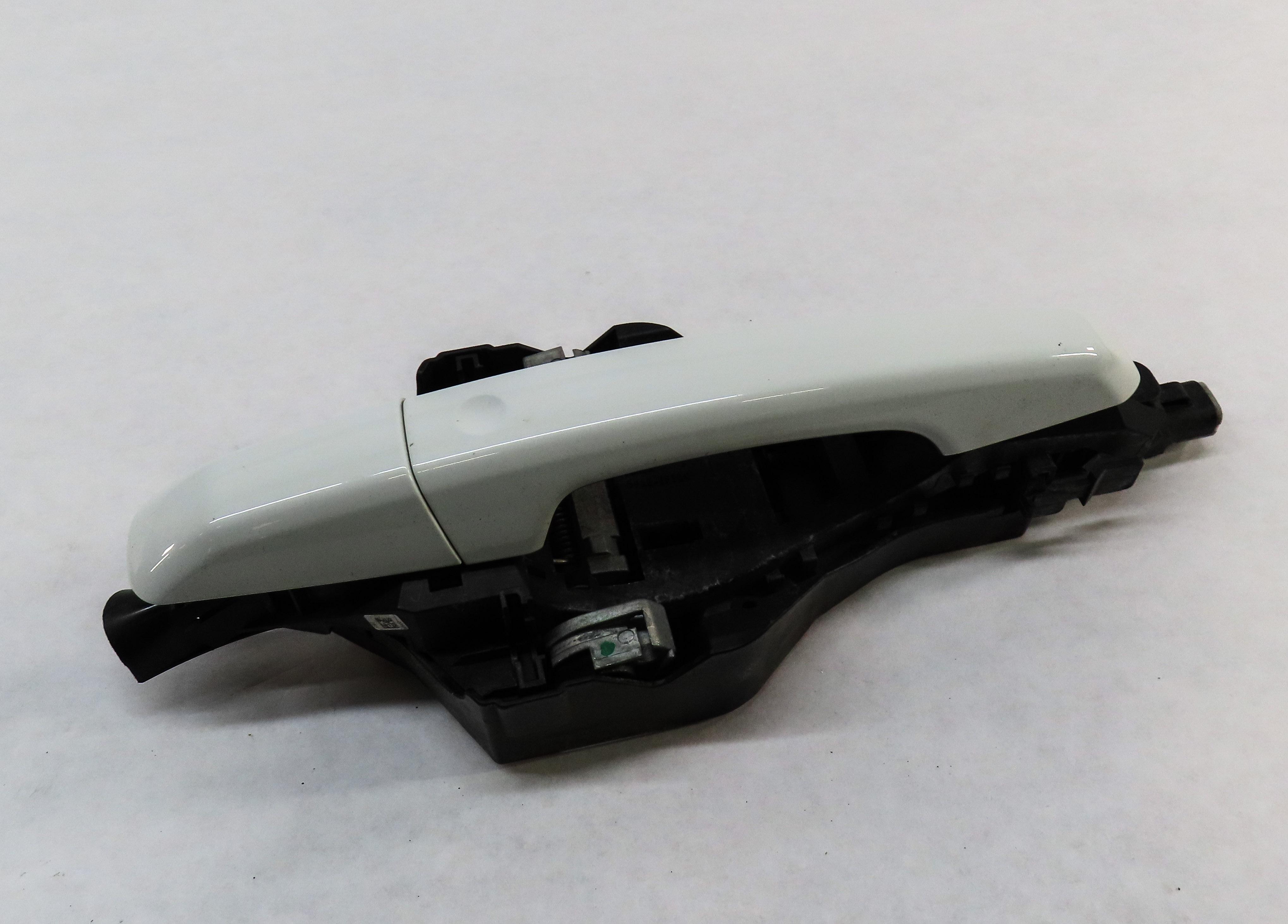 15-19 LAND ROVER DISCOVERY SPORT (L550) LEFT REAR PASSIVE DOOR HANDLE (WHITE) — exact item pictured