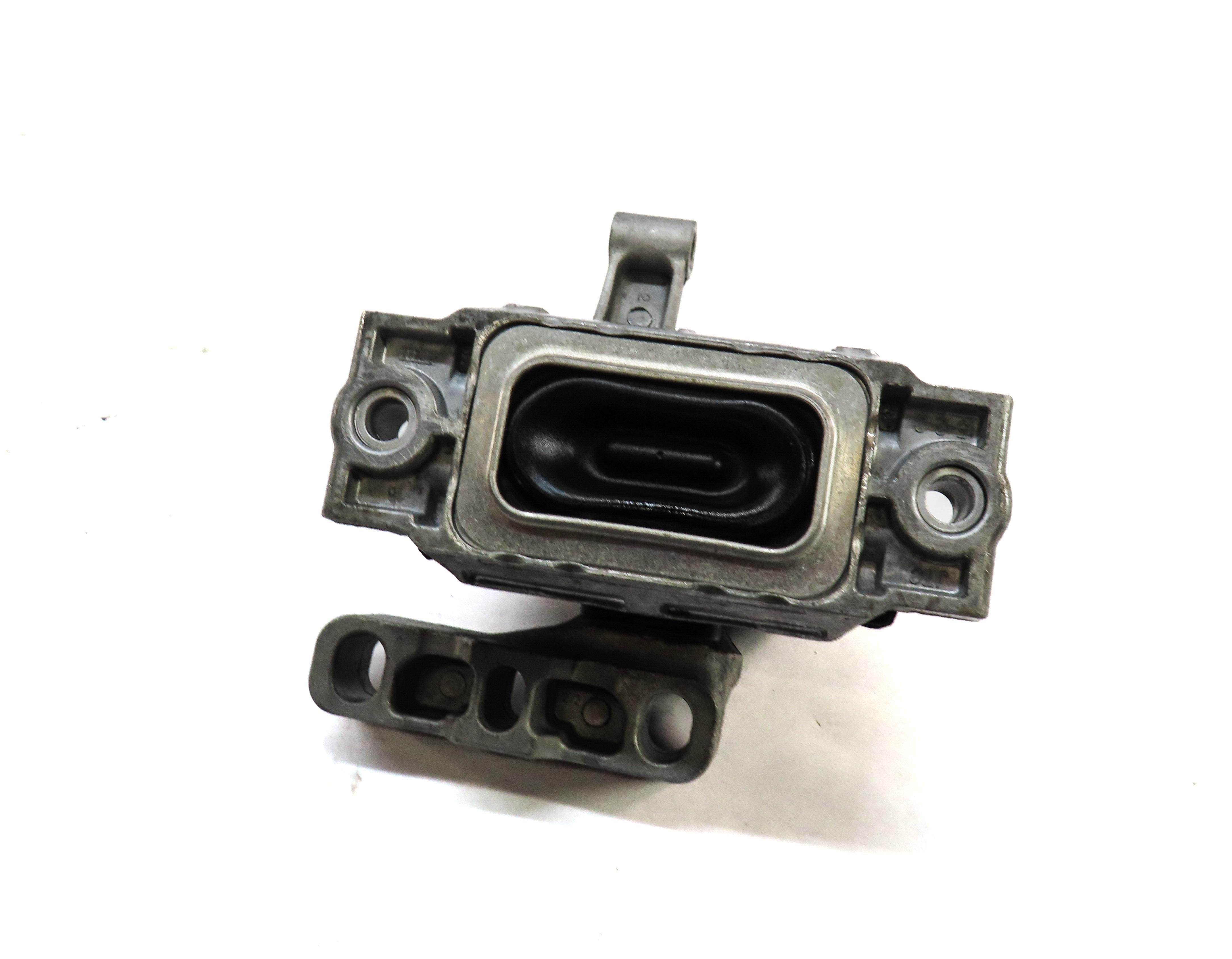 2017 AUDI Q3 (8U) 2.0L CCTA TURBO ENGINE RIGHT MOTOR MOUNT BRACKET — exact item pictured