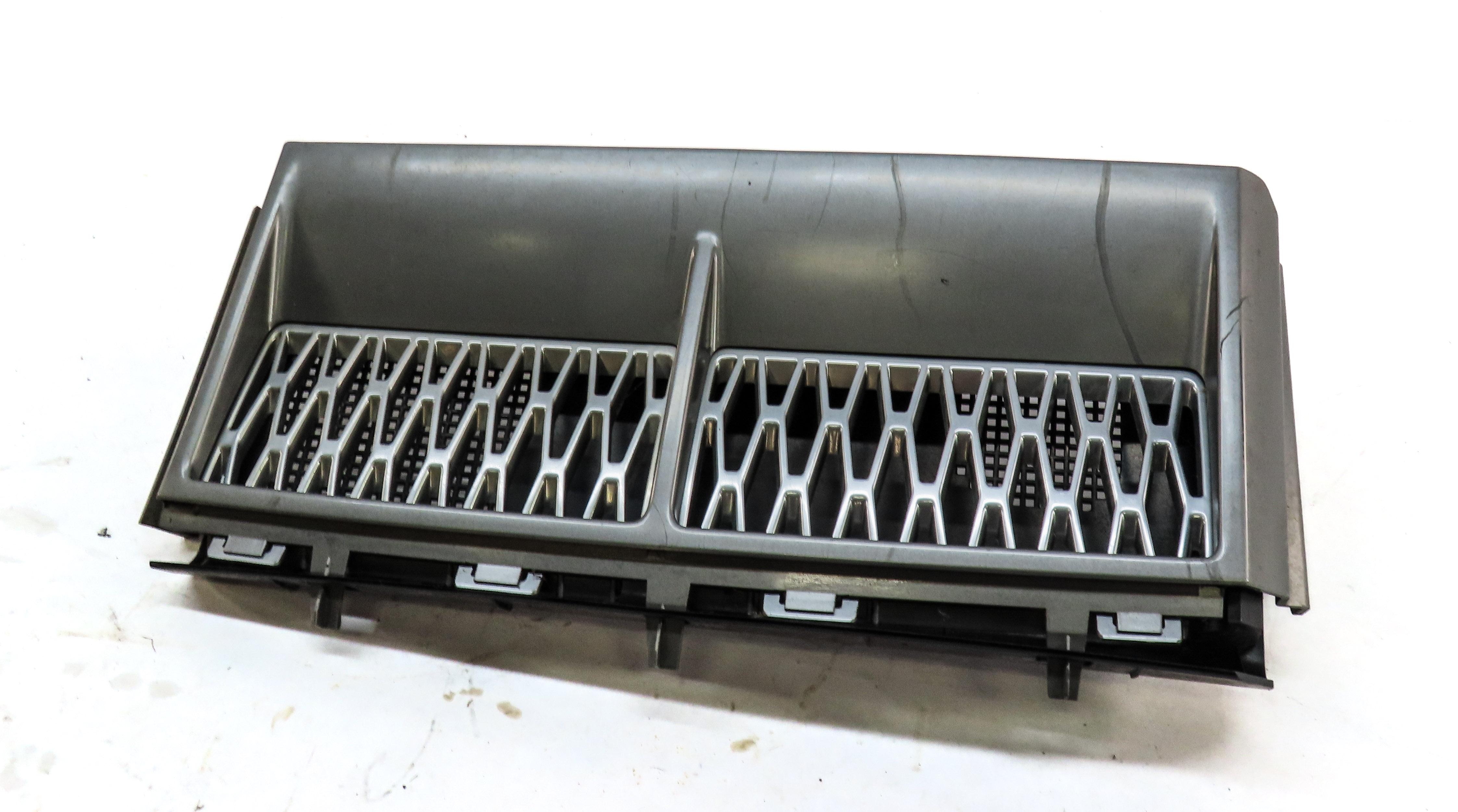 2007 LAND RANGE ROVER (L322) FRONT RIGHT PASSENGER FENGER GRILLE AIR VENT — exact item pictured