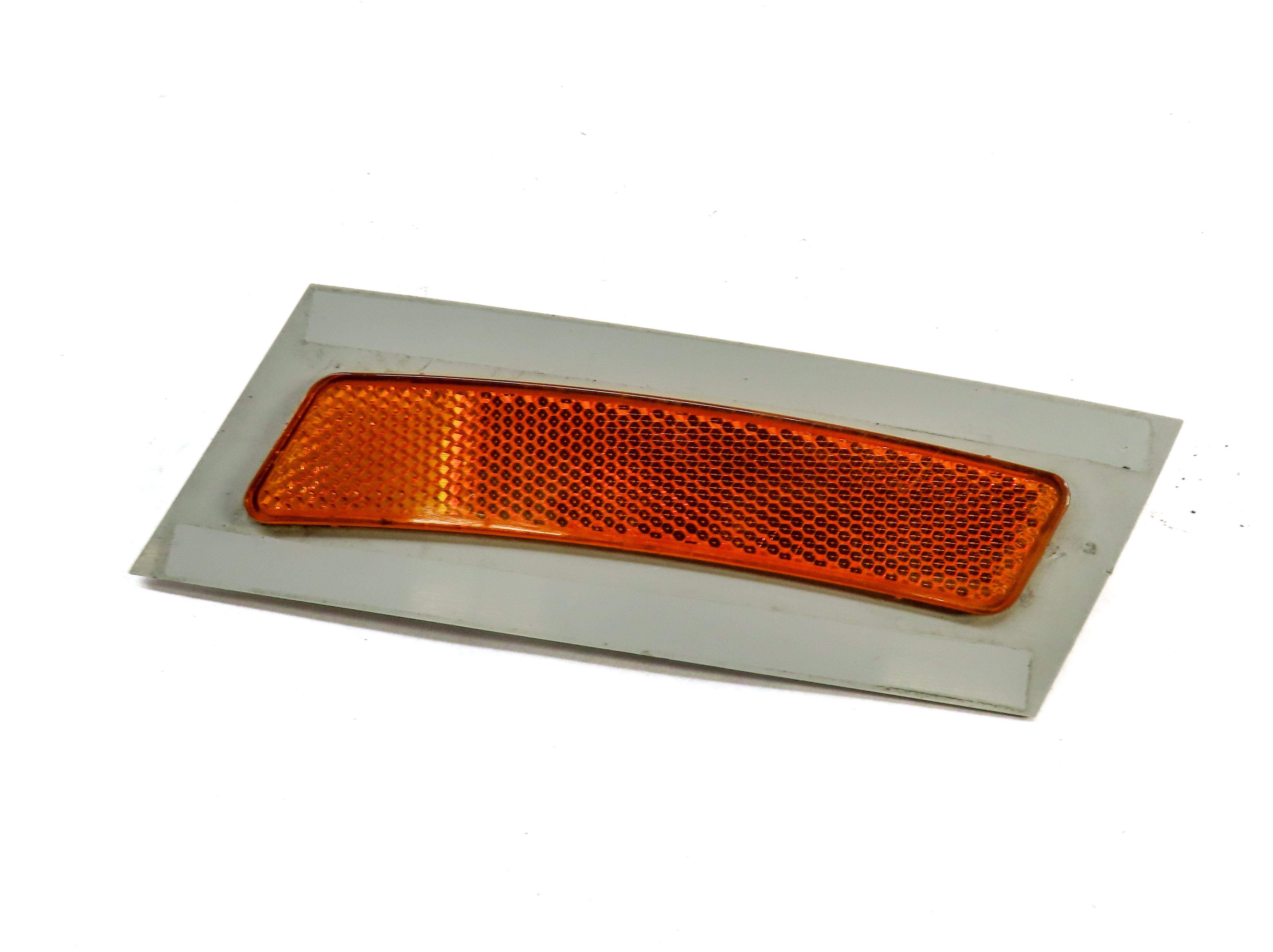 2009 BMW X5 (E70) FRONT RIGHT PASSENGER BUMPER REFLECTOR — exact item pictured