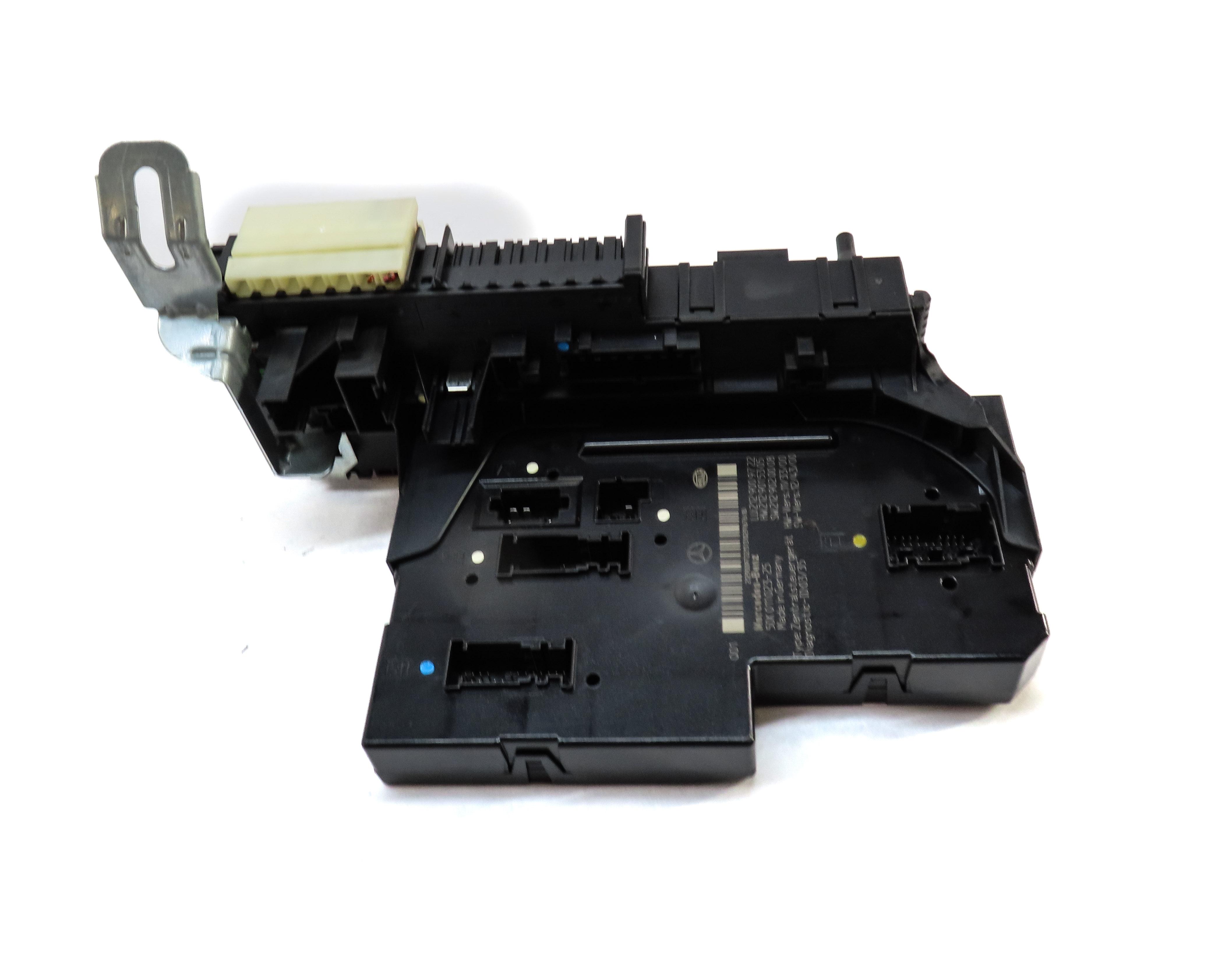 2014 MERCEDES E350 (C207) COUPE REAR SIGNAL ACQUISITION CONTROL MODULE SAM BOX — exact item pictured