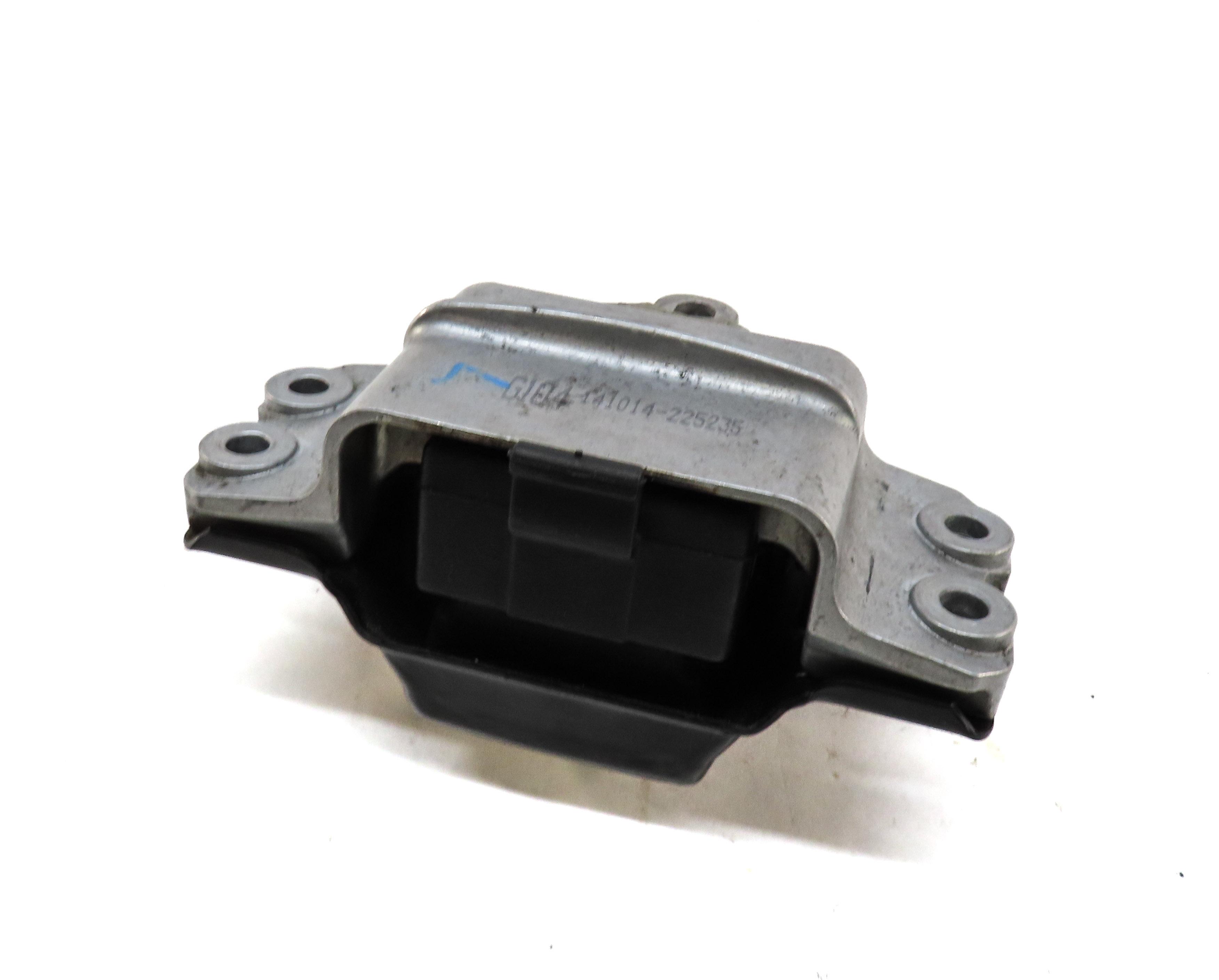 2015 AUDI Q3 (8U) AWD 2.0L CCTA ENGINE LEFT TRANSMISSION MOUNT BRACKET — exact item pictured