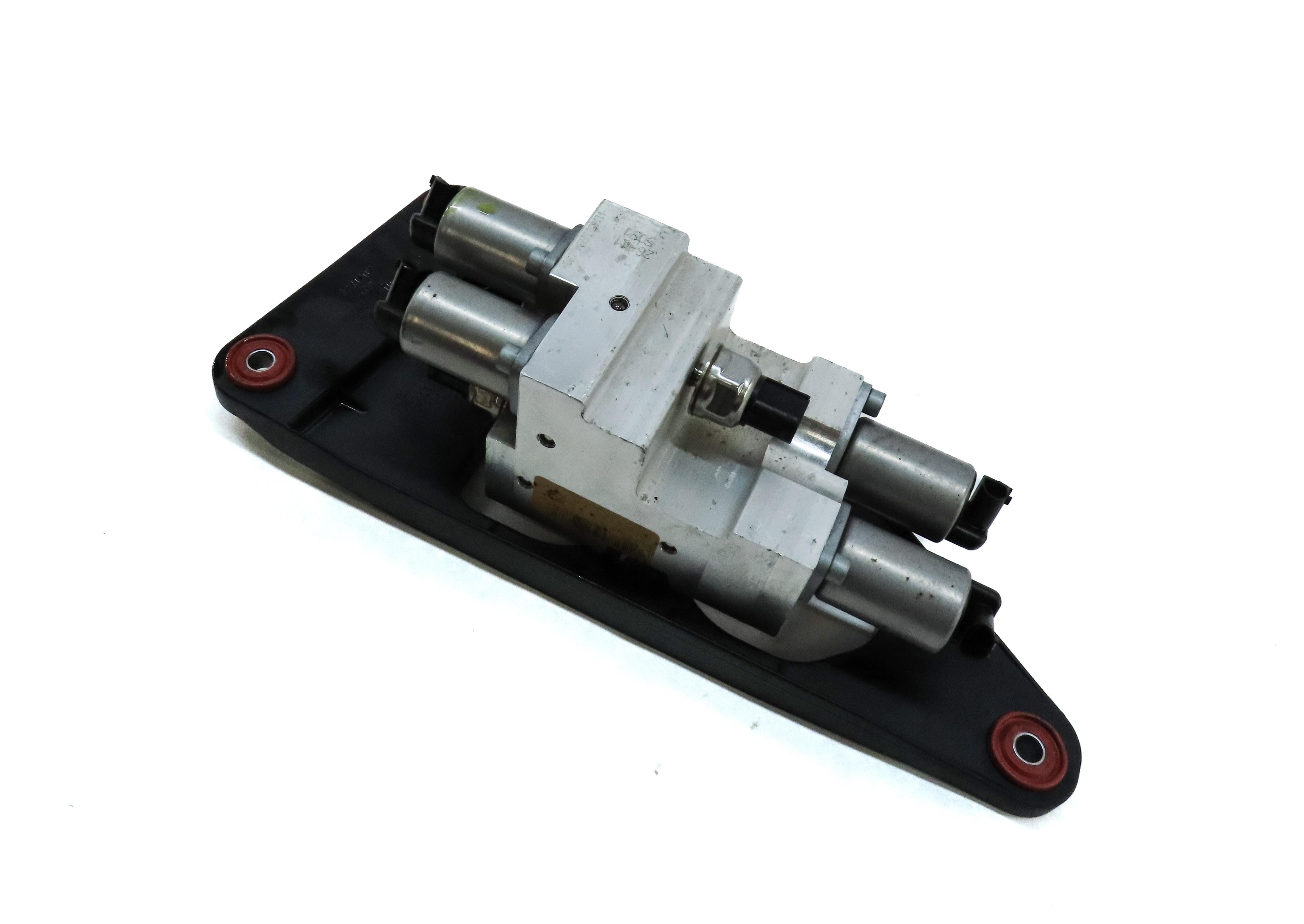 2012 BMW X6 (E71) DYNAMIC DRIVE SUSPENSION VALVE BLOCK 37206794578 — exact item pictured