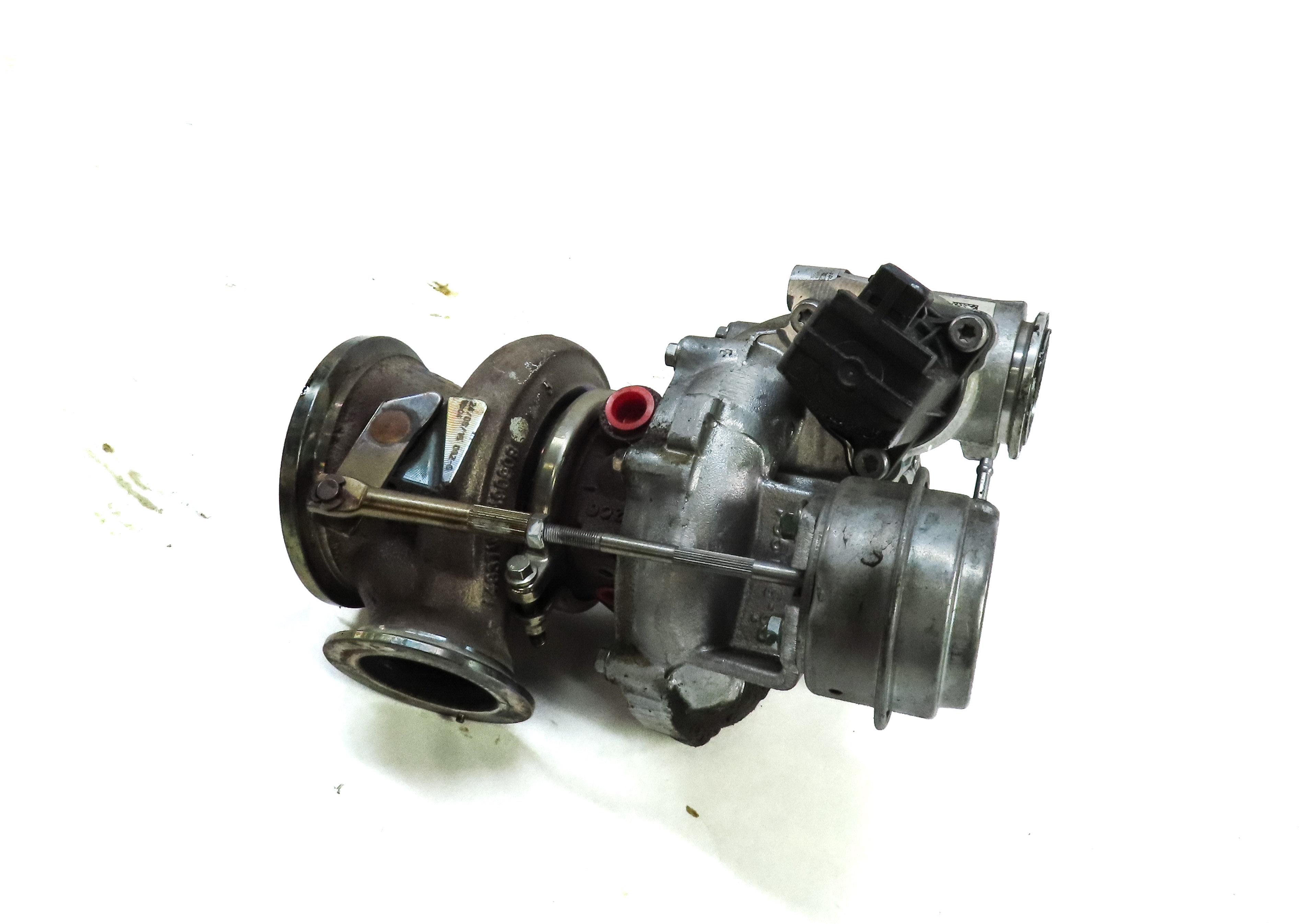 08-14 BMW 550i 750i X5 X6 (E70 E71 F01 F10) 4.4L N63 ENGINE - LEFT TURBOCHARGER — exact item pictured