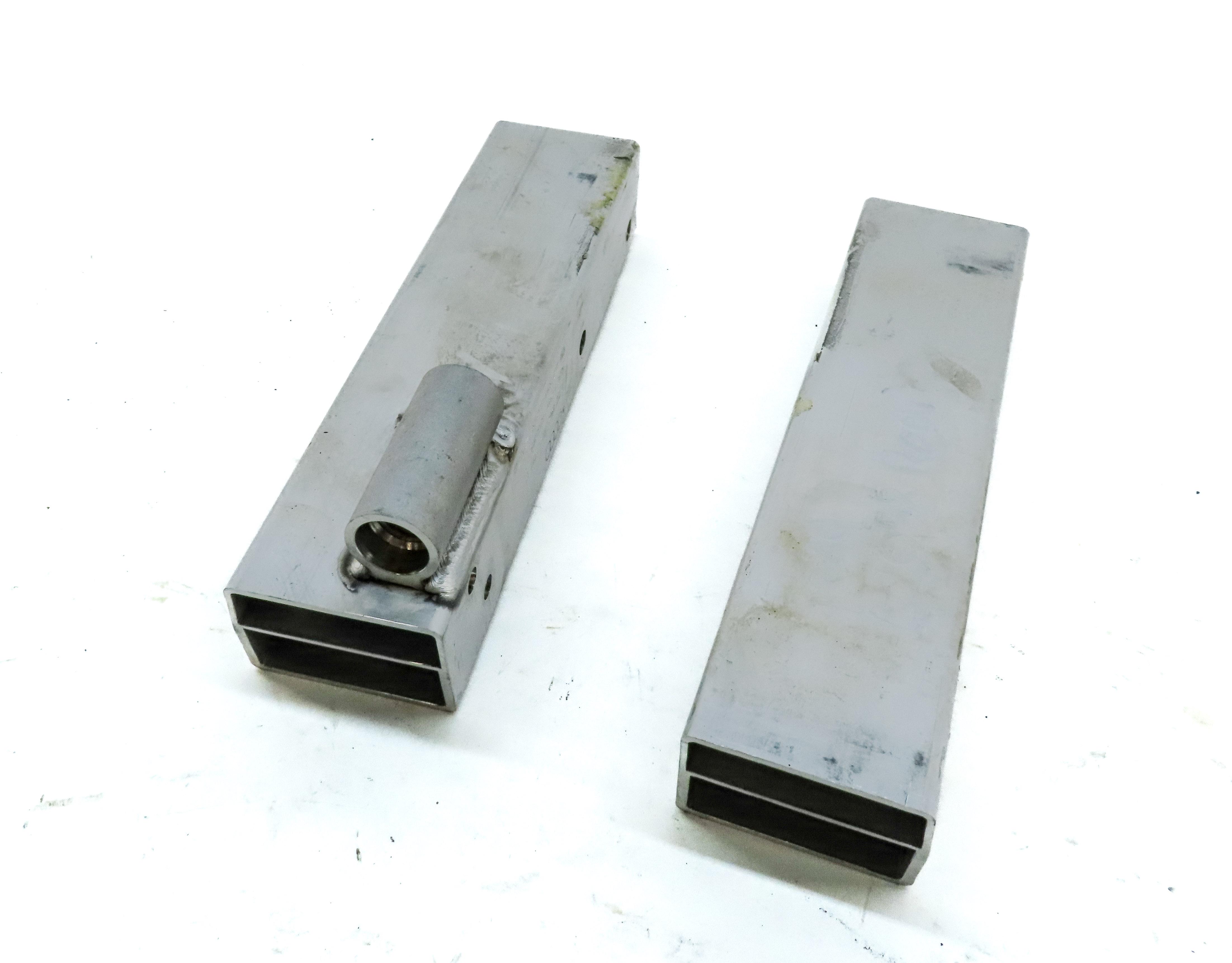 2009-2017 AUDI Q5 SQ5 (B8 8R) REAR LEFT & RIGHT BUMPER REINFORCEMENT BRACKET SET — exact item pictured