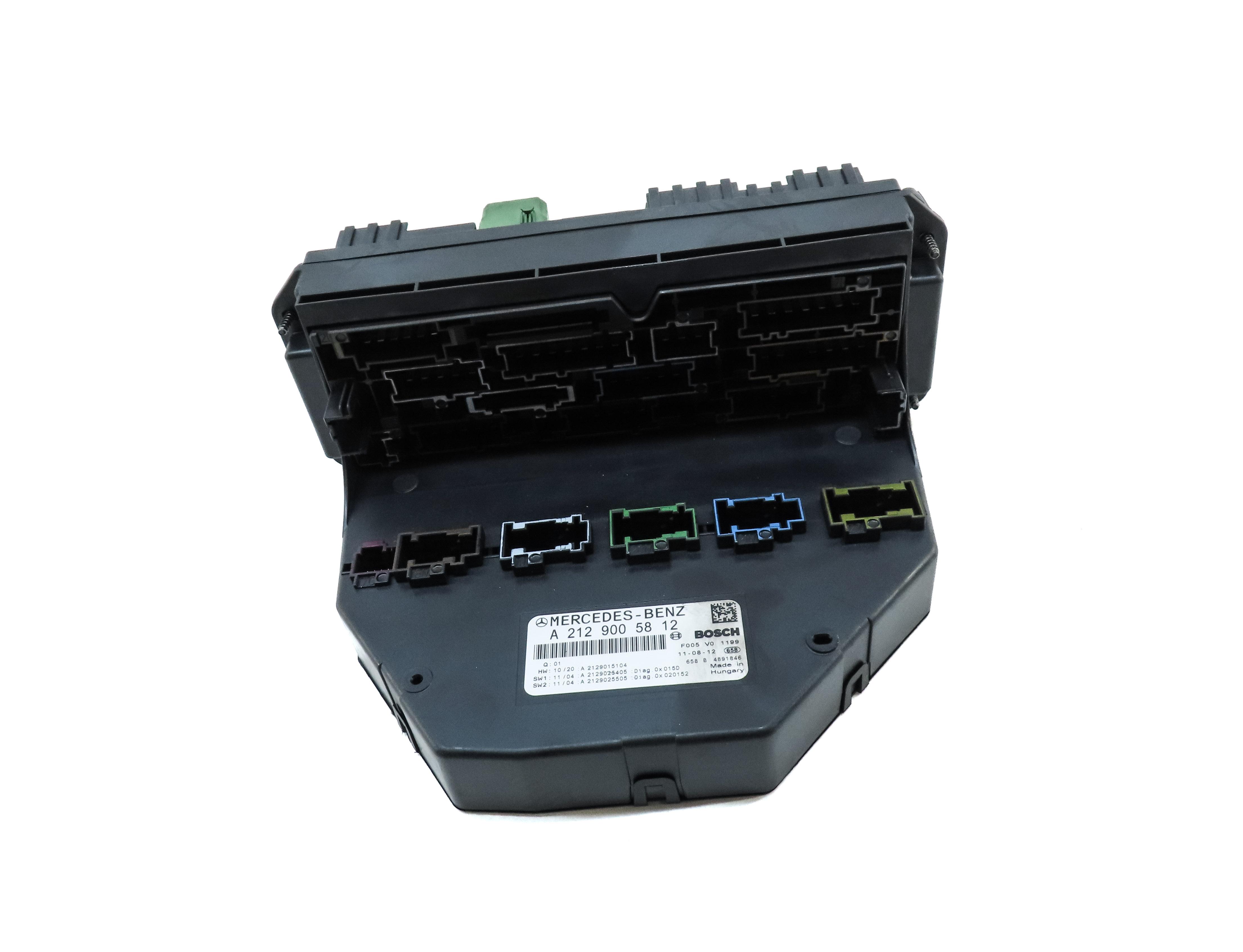 2012 MERCEDES C CLASS W204 FRONT SIGNAL ACQUISITION MODULE (SAM) RELAY FUSE BOX — exact item pictured