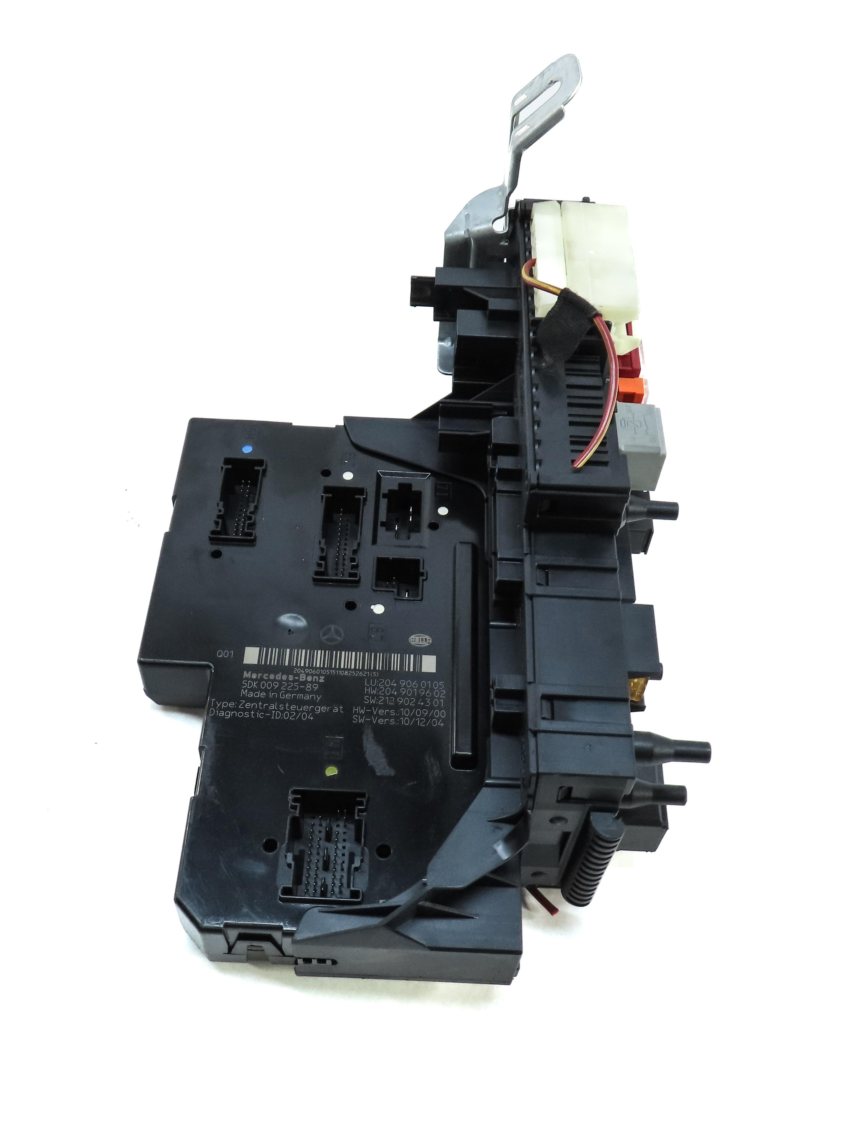 2011-2015 MERCEDES C-CLASS (W204) REAR SIGNAL ACQUISITION CONTROL MODULE SAM — exact item pictured