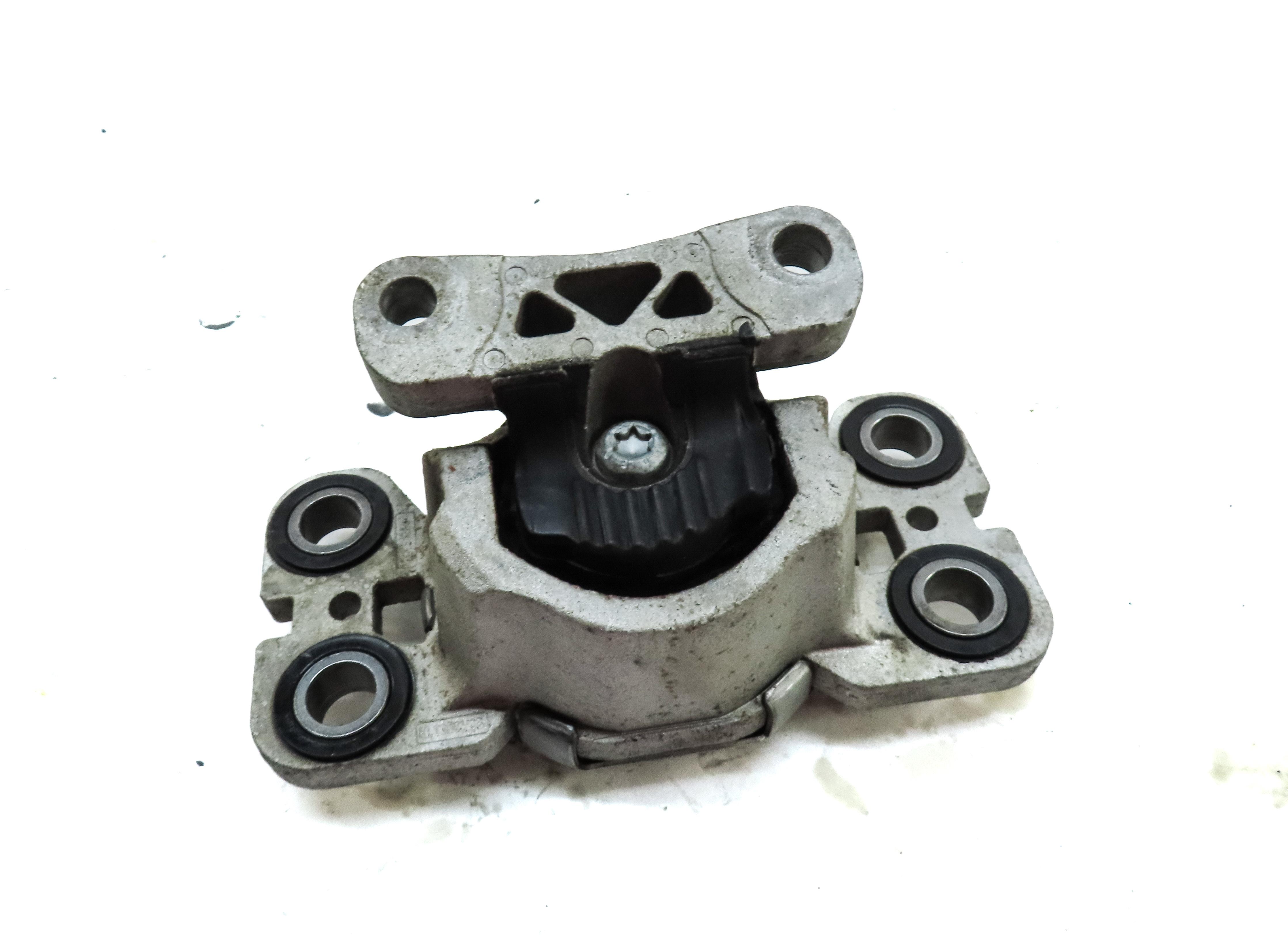 2016 LAND ROVER DISCOVERY SPORT (L550) 2.0L AUTO TRANSMISSION REAR MOUNT BRACKET — exact item pictured