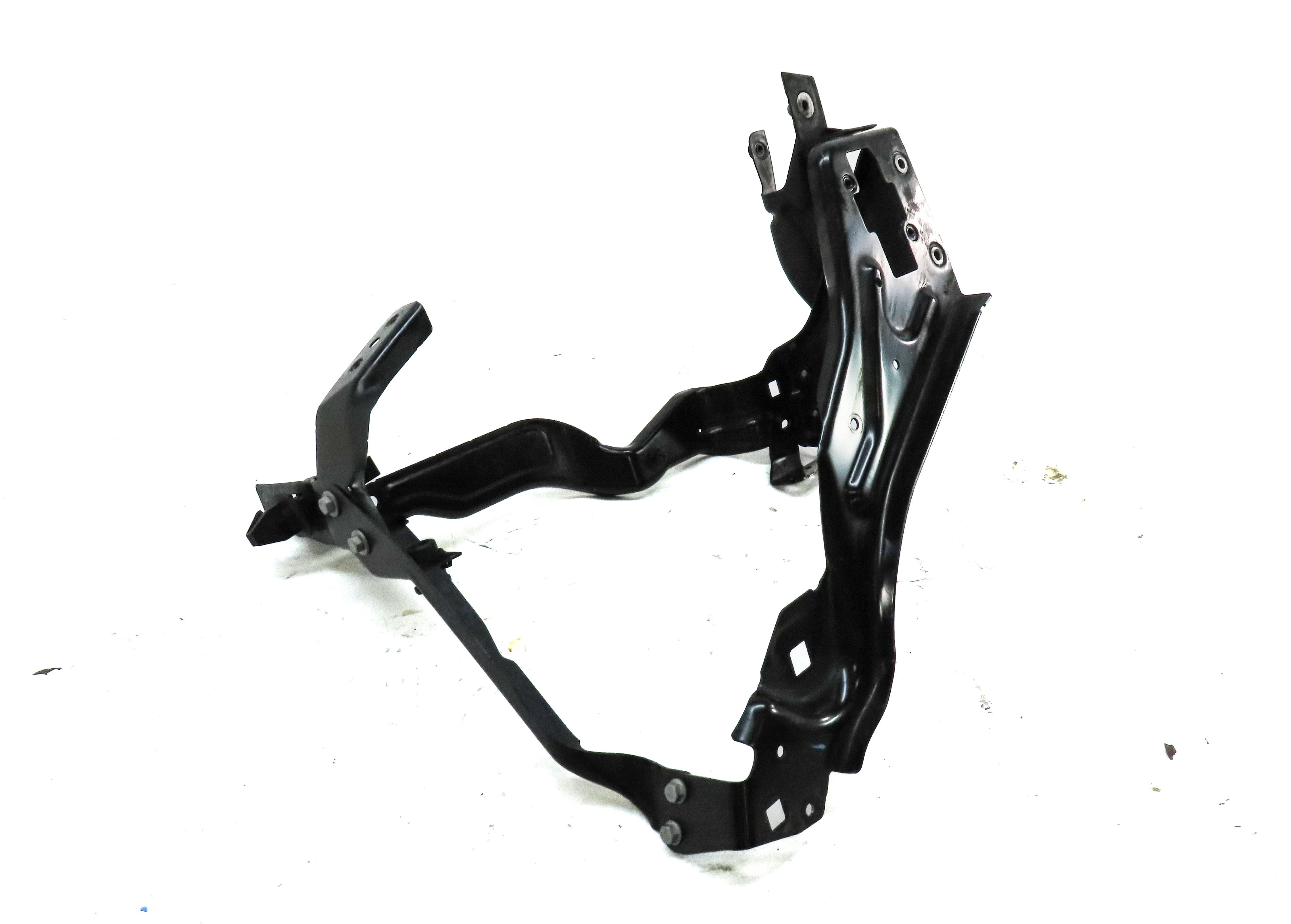 2014 MERCEDES C300 (W204) FRONT LEFT DRIVER HEADLIGHT MOUNT BRACKET 2046201191 — exact item pictured