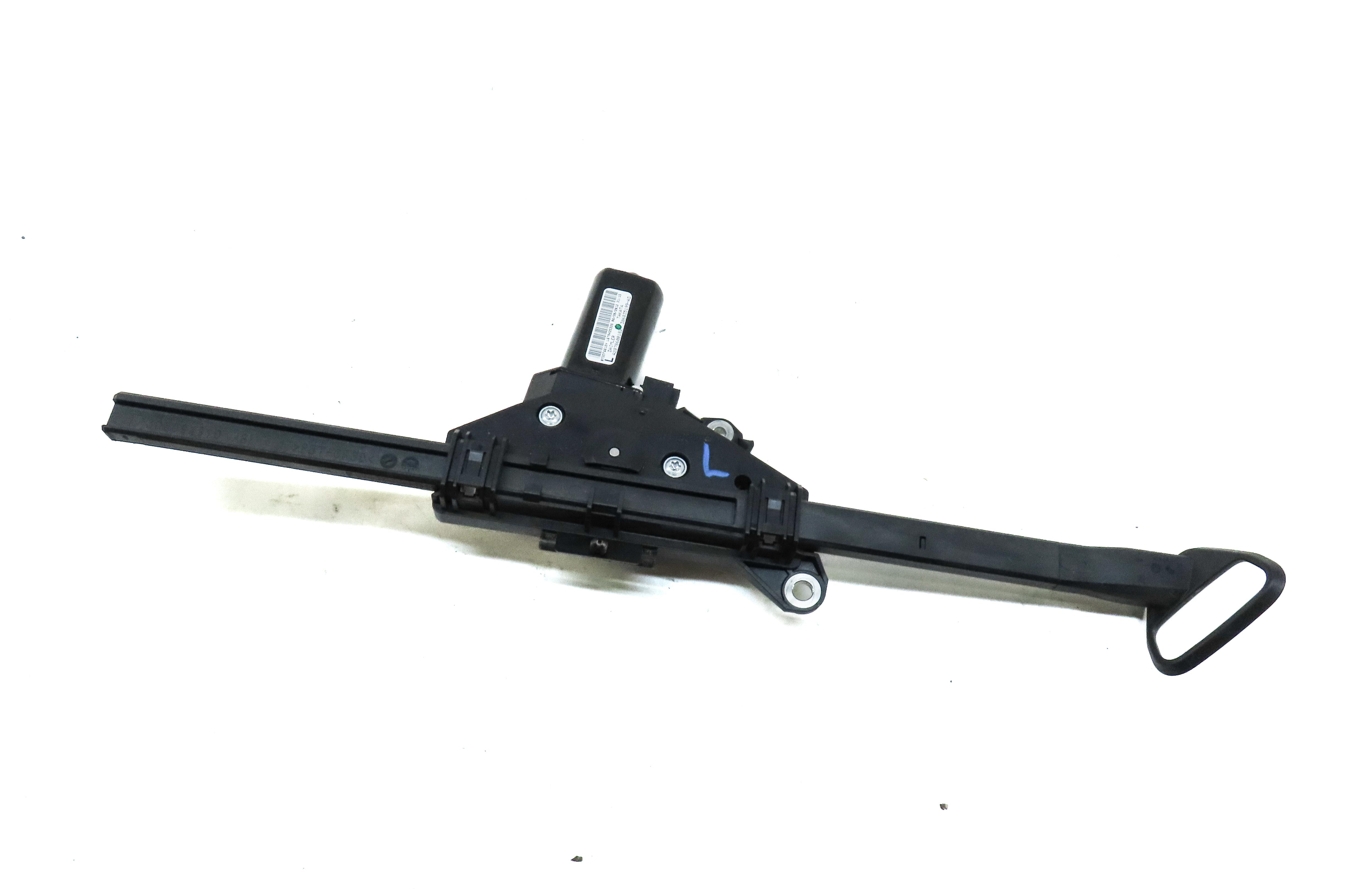 2013 MERCEDES E-CLASS COUPE (W207) FRONT LEFT DRIVER SEATBELT HANDOVER ARM — exact item pictured