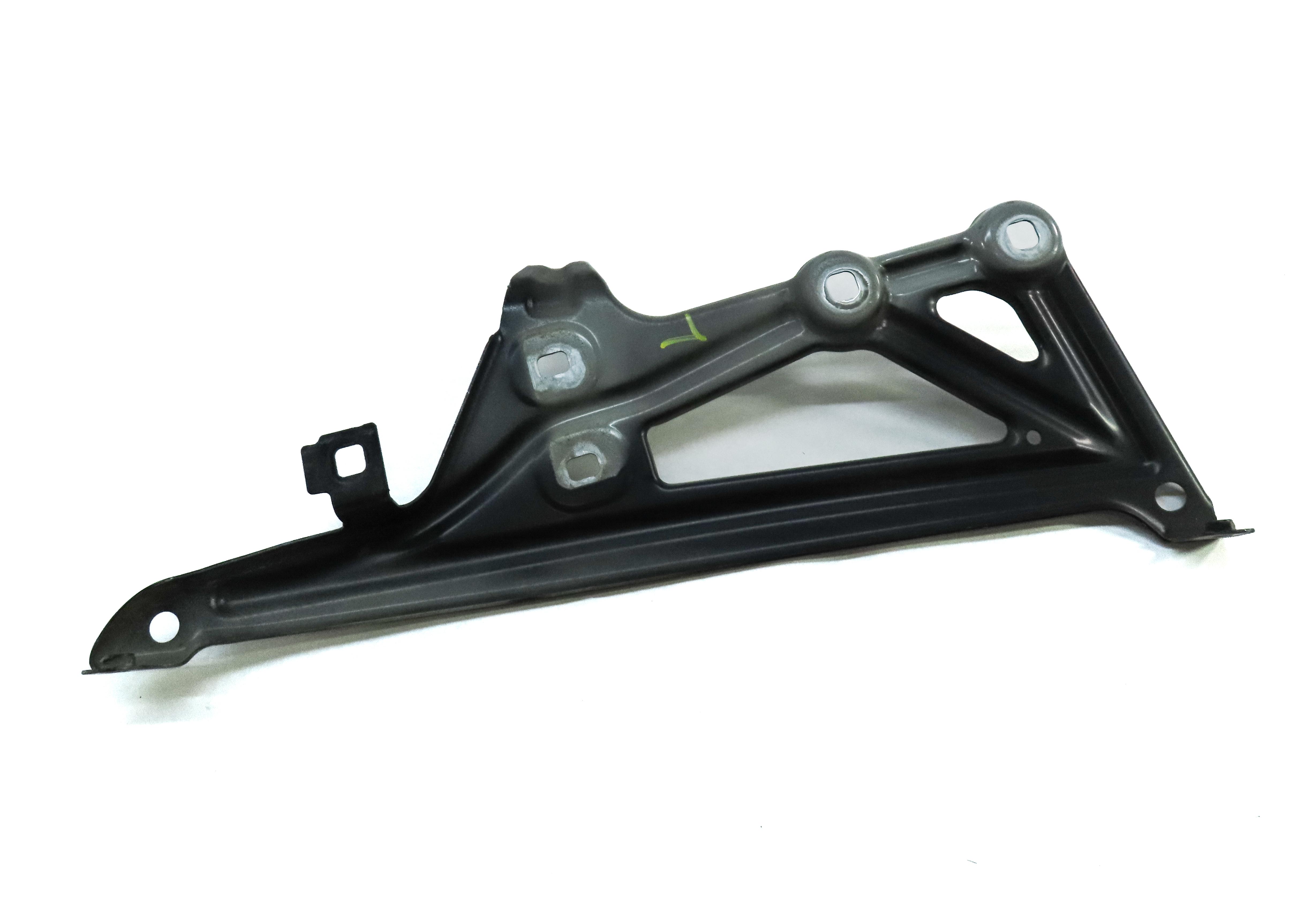 2016 BMW X1 (F48) FRONT LEFT DRIVER FENDER MOUNT BRACKET (BLACK SAPPHIRE) — exact item pictured