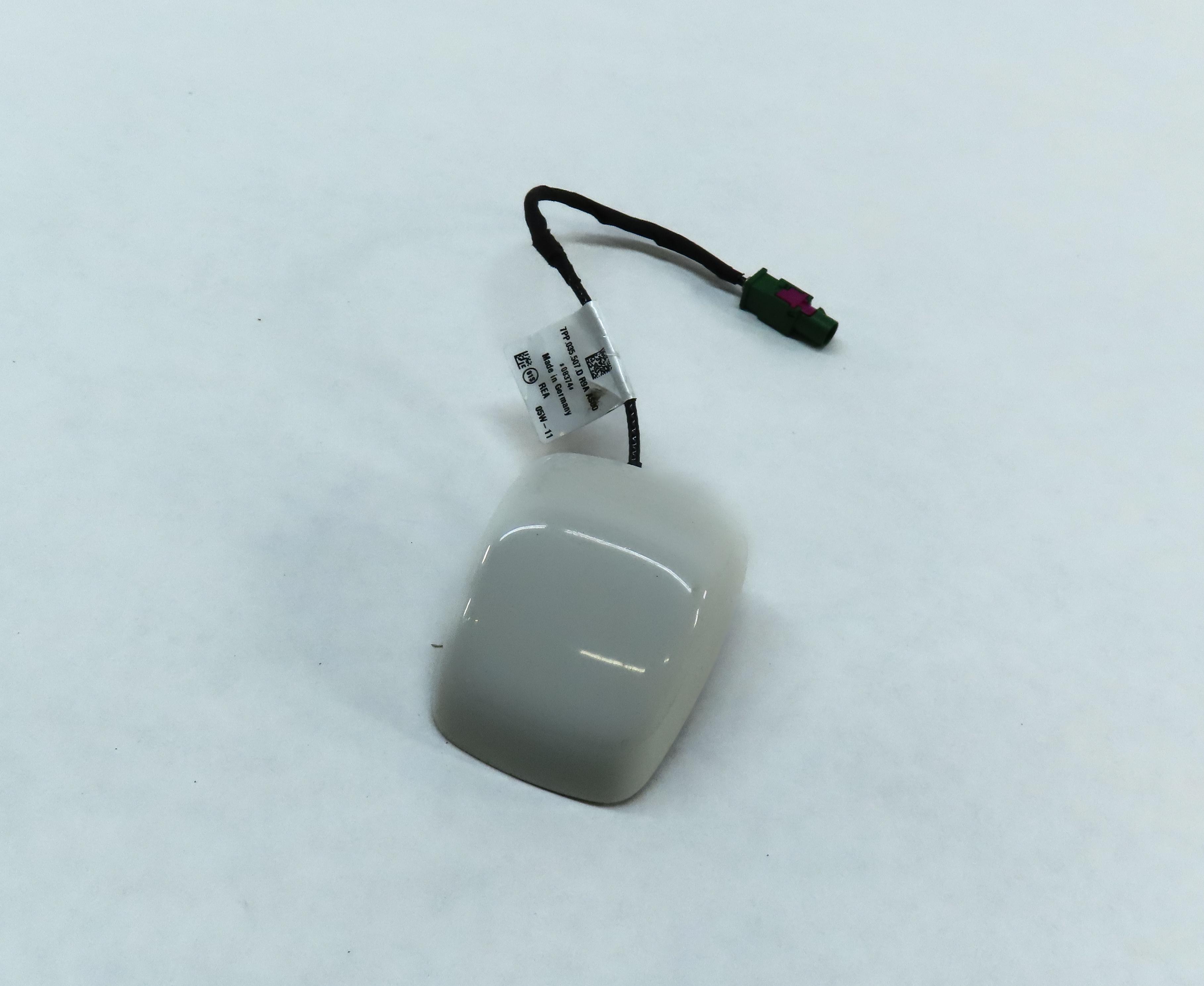 11-18 PORSCHE CAYENNE PANAMERA (958 970 G1) RADIO SHARK FIN ANTENNA (SAND WHITE) — exact item pictured