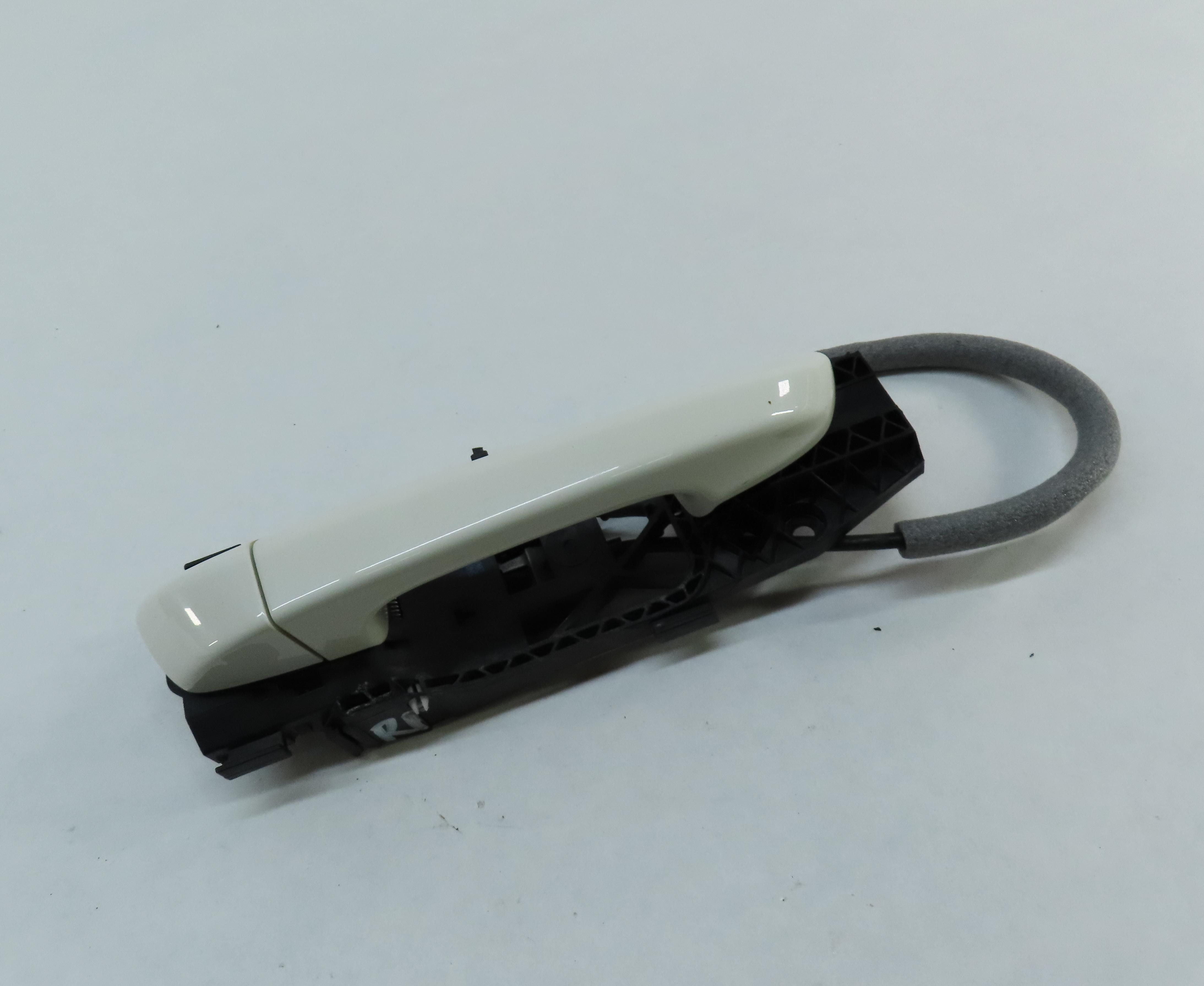 11-18 PORSCHE CAYENNE 958 RIGHT FRONT PASSENGER EXTERIOR DOOR HANDLE SAND WHITE — exact item pictured